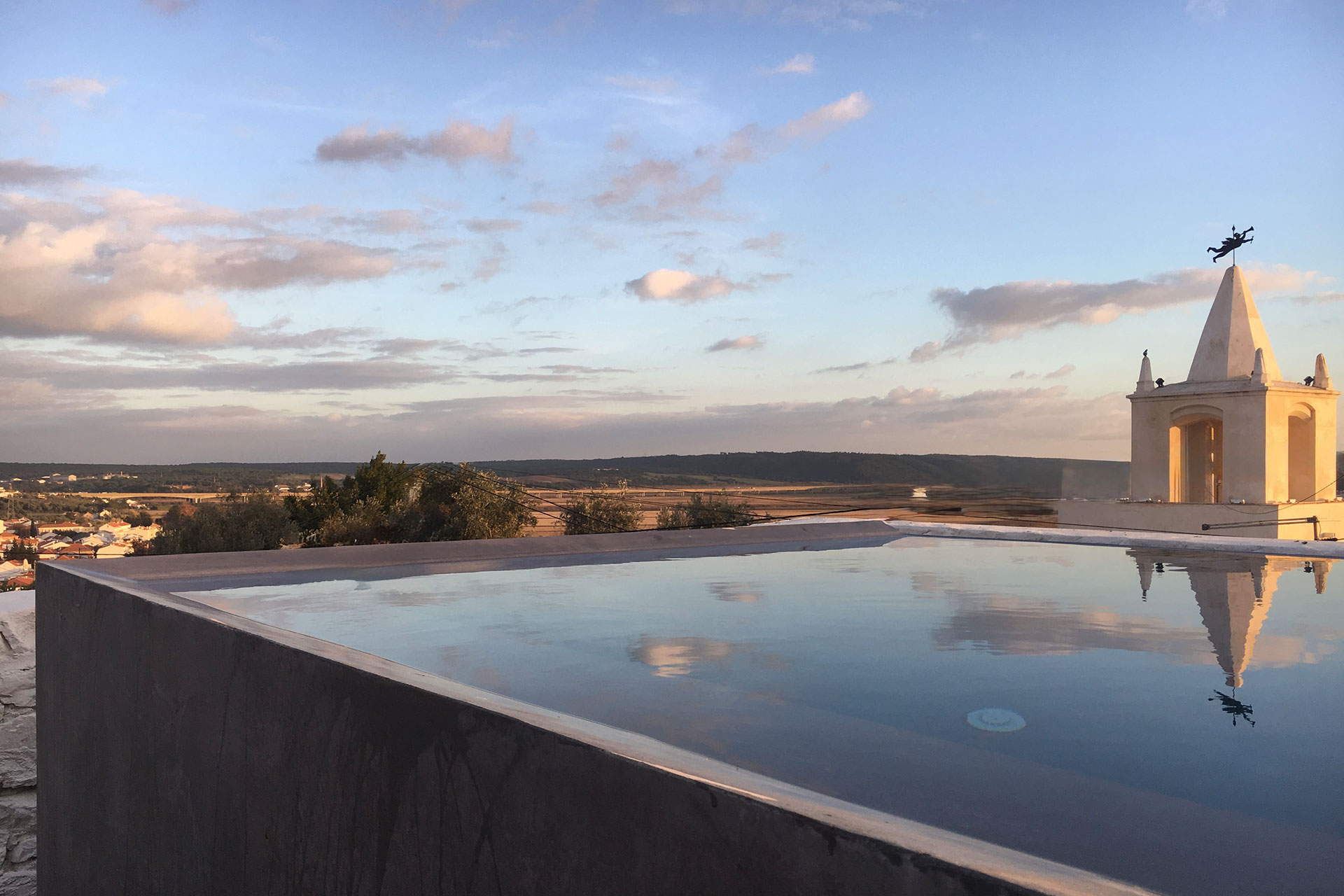 casa-da-matriz_villa_setubal-portugal_exterior-sunset-pool.jpg