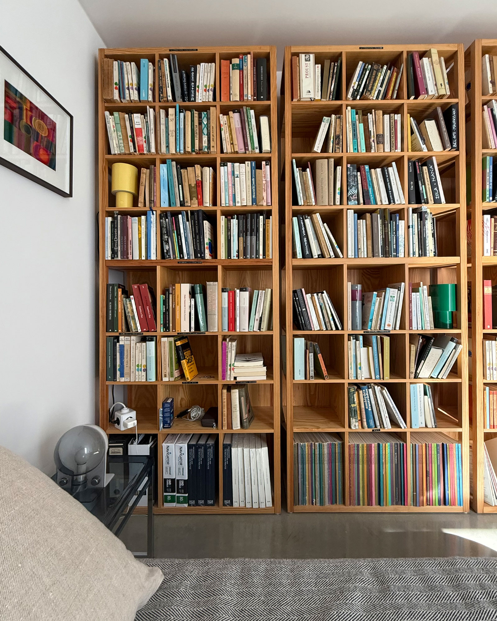 casa-da-matriz_villa_setubal-portugal_interior-books.jpg