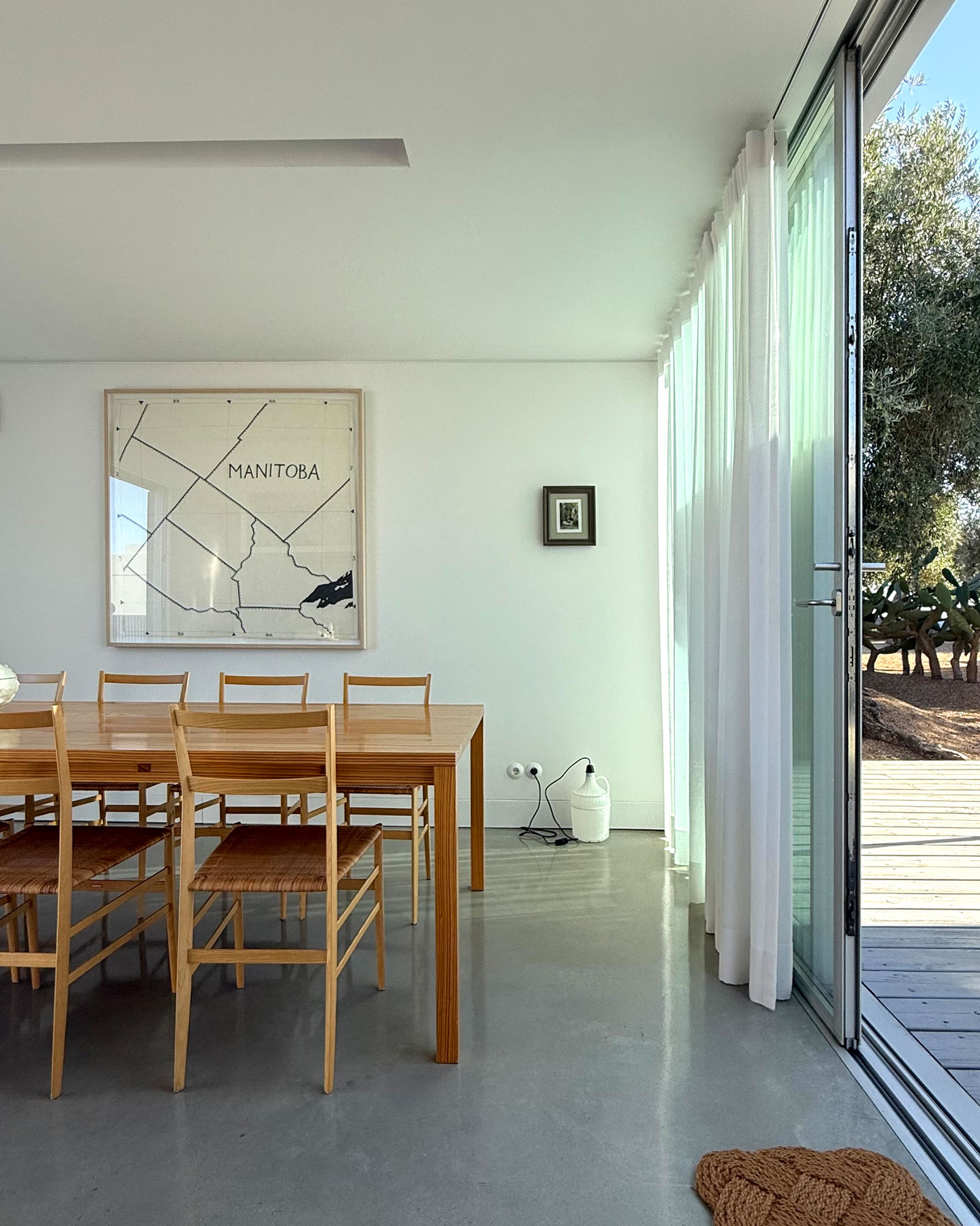 casa-da-matriz_villa_setubal-portugal_interior-table.jpg