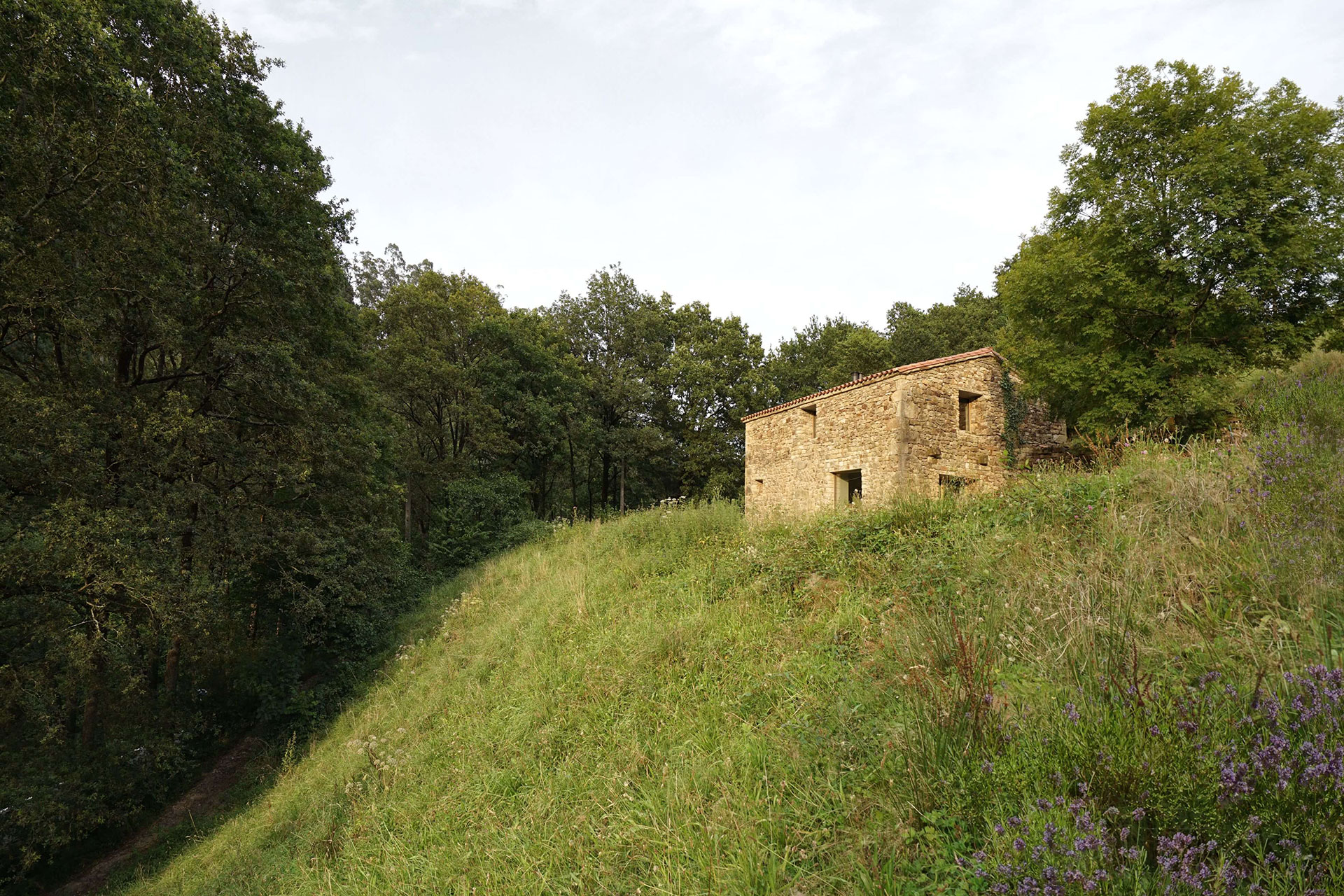 casa-minima_house_selaya-Cantabria-spain_exterior.jpg