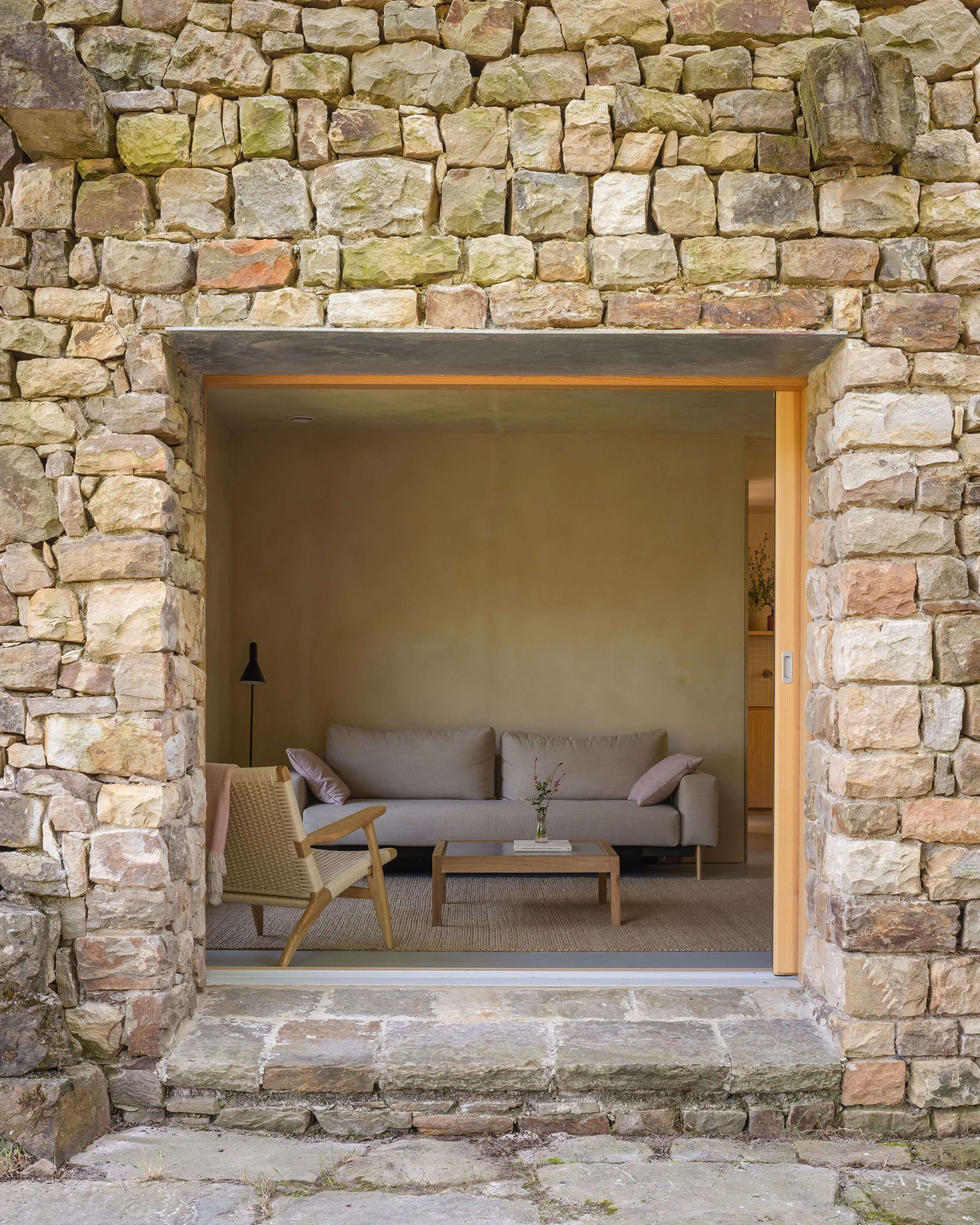 casa-minima_house_selaya-Cantabria-spain_exterior-interior.jpg