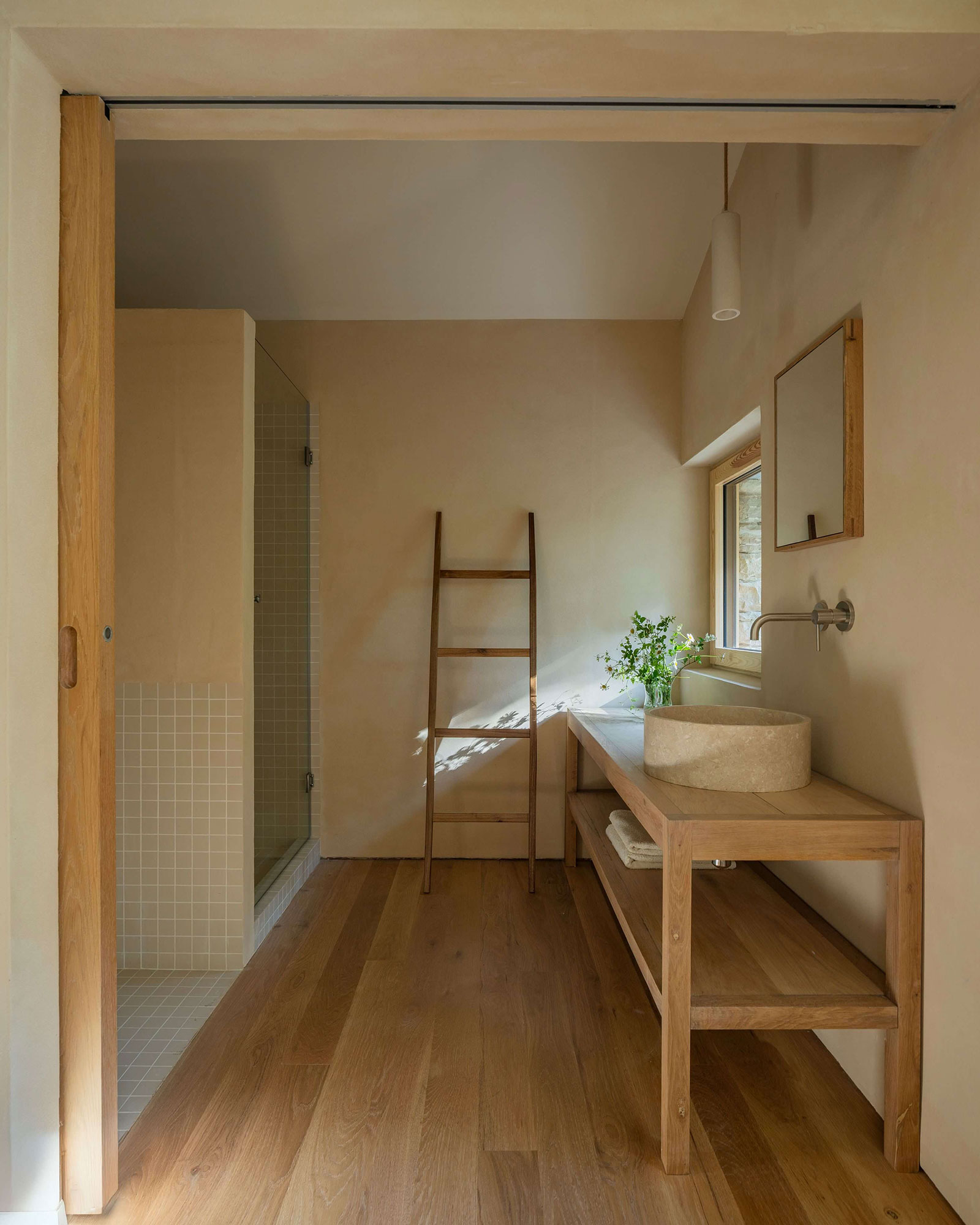 casa-minima_house_selaya-Cantabria-spain_interior-bathroom.jpg