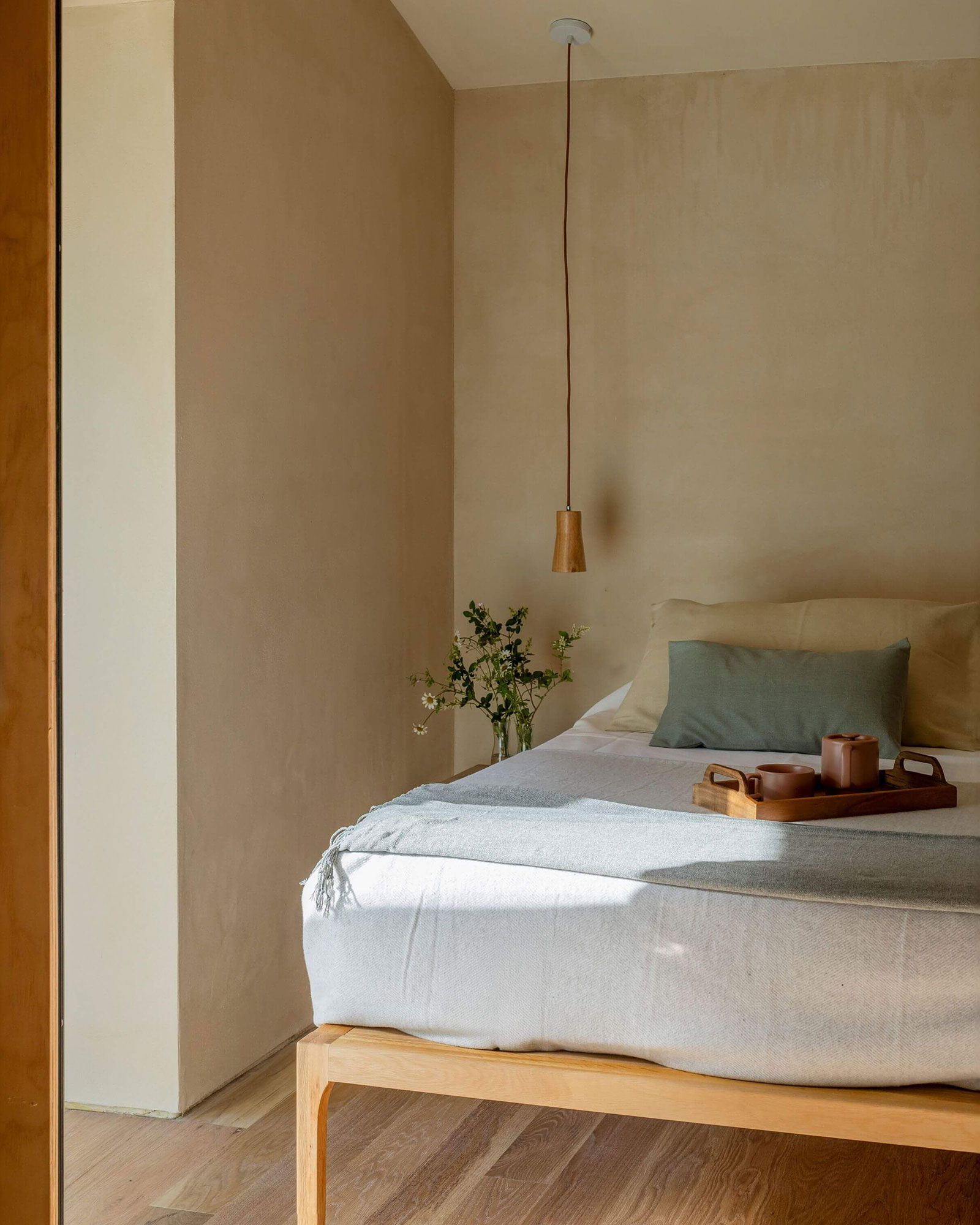 casa-minima_house_selaya-Cantabria-spain_interior-bed-room.jpg