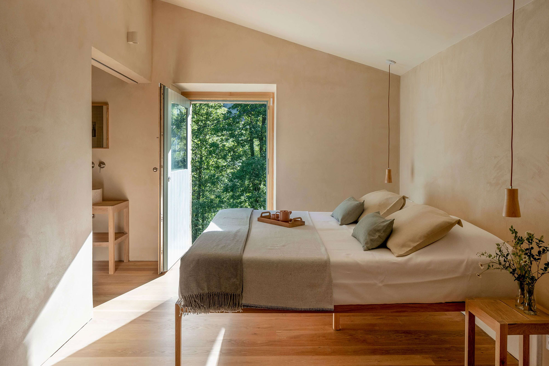 casa-minima_house_selaya-Cantabria-spain_interior-bedroom.jpg