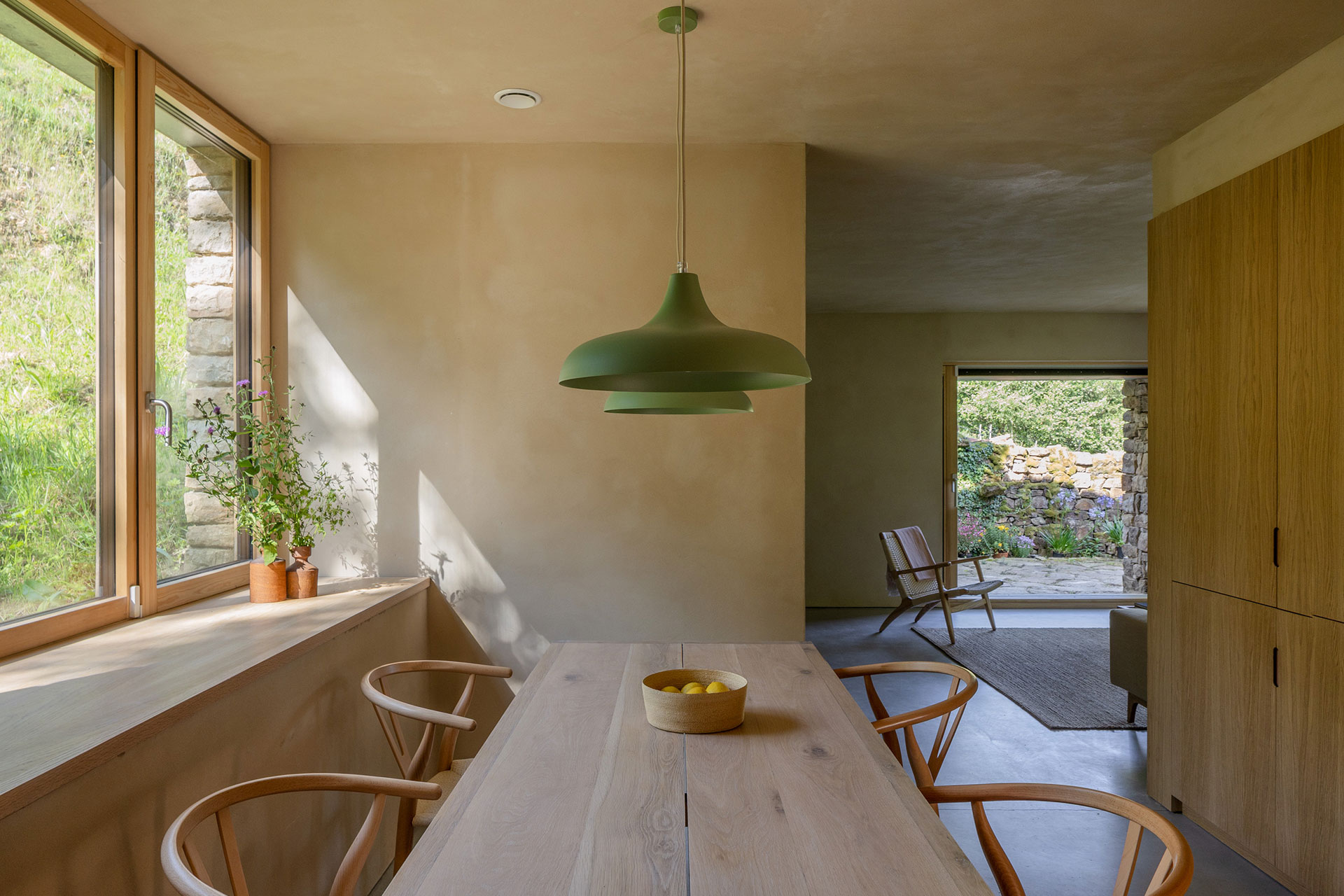 casa-minima_house_selaya-Cantabria-spain_interior-table.jpg