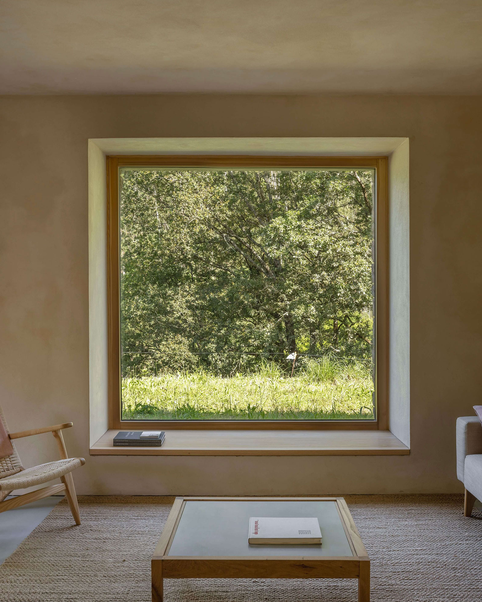 casa-minima_house_selaya-Cantabria-spain_interior-window.jpg