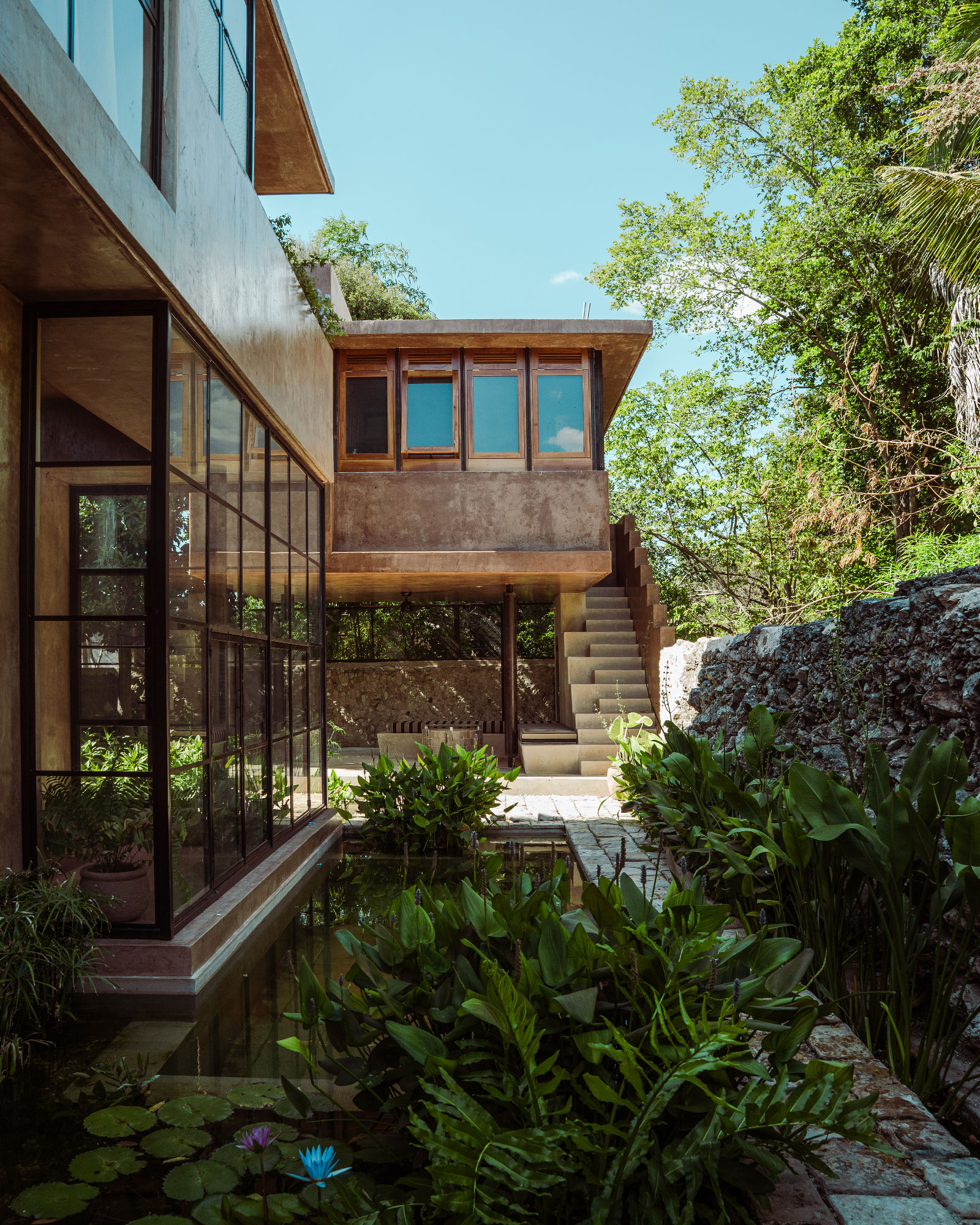 agua-en-flor-by-boutique_townhouse_merida-mexico_exterior-design-space.jpg