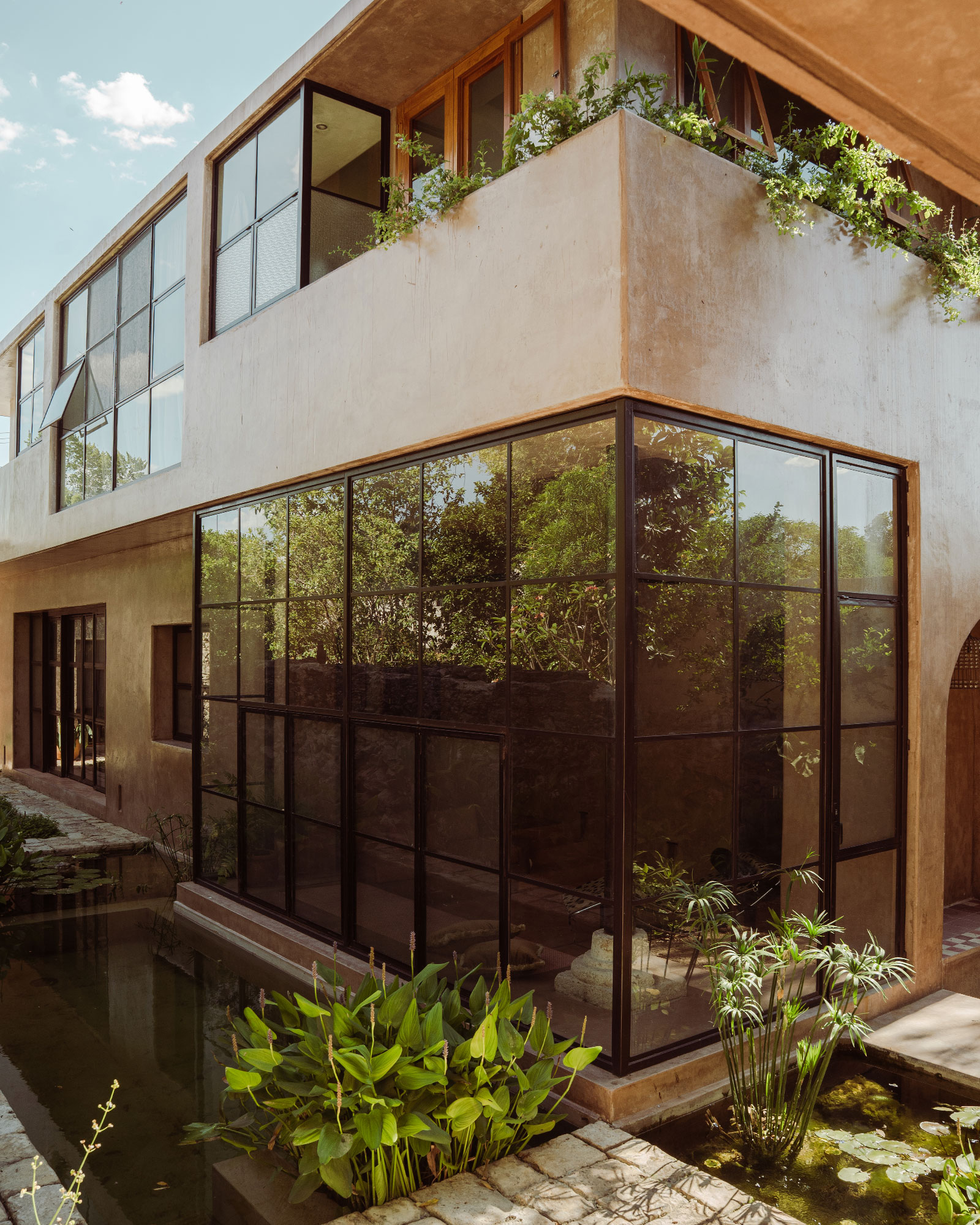 agua-en-flor-by-boutique_townhouse_merida-mexico_exterior-facade-architecture.jpg