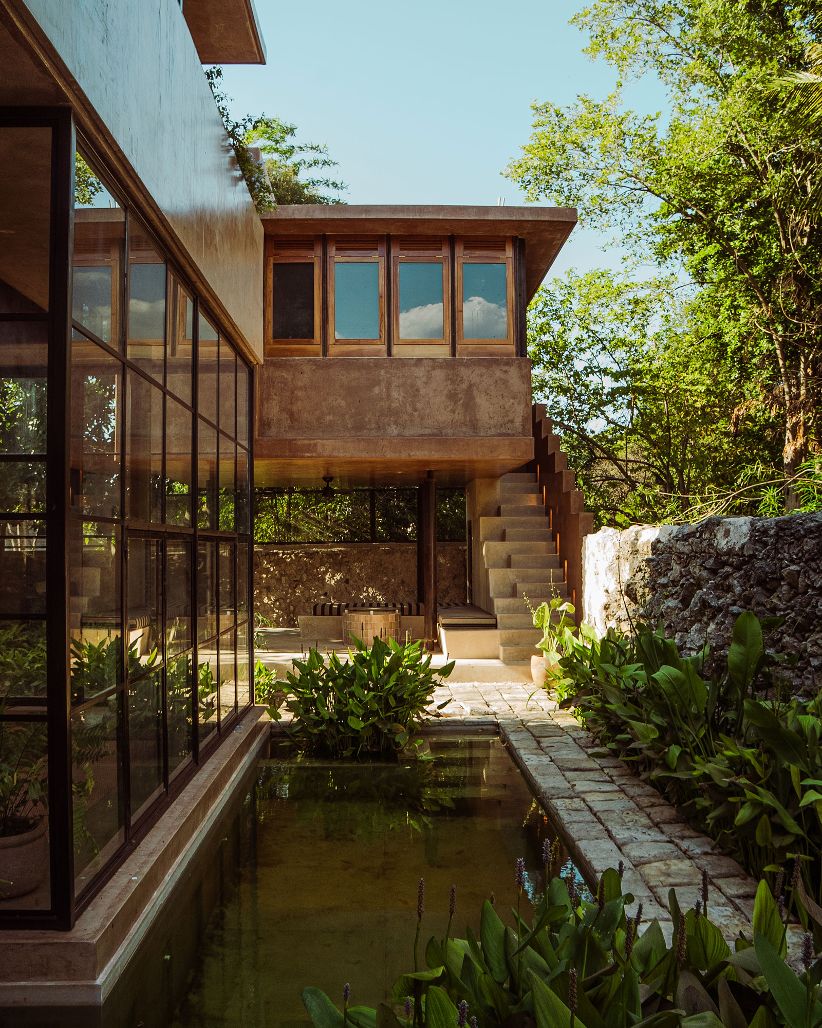 agua-en-flor-by-boutique_townhouse_merida-mexico_exterior-facade-space.jpg