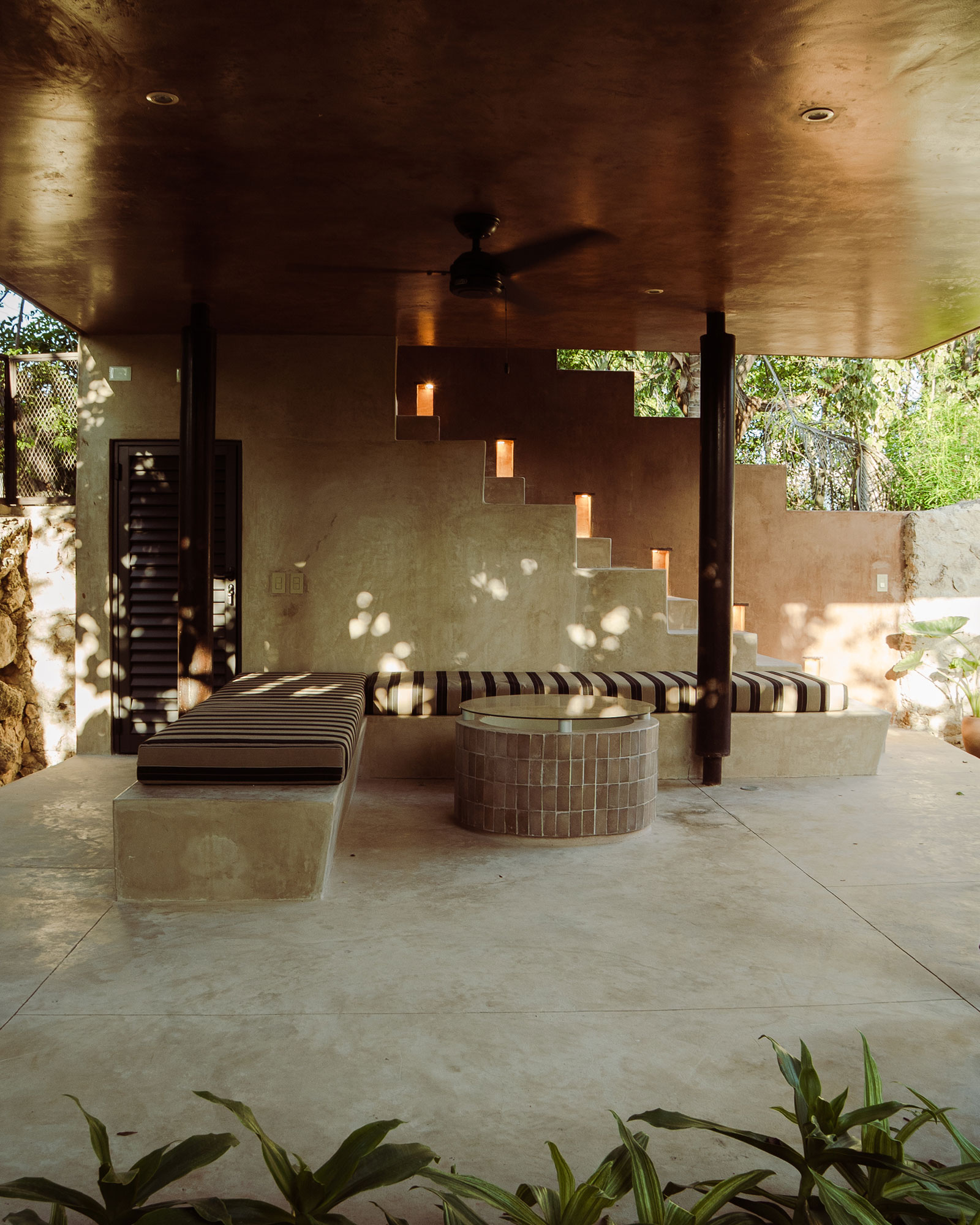agua-en-flor-by-boutique_townhouse_merida-mexico_exterior-seating.jpg