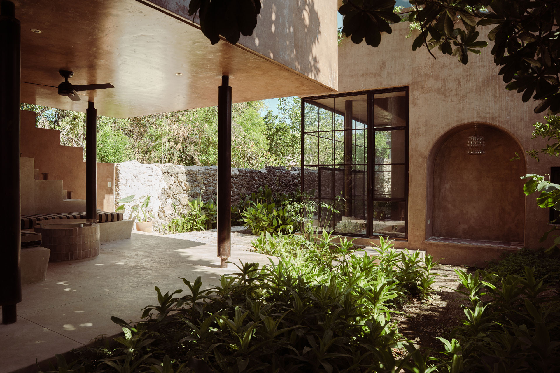 agua-en-flor-by-boutique_townhouse_merida-mexico_exterior-space.jpg