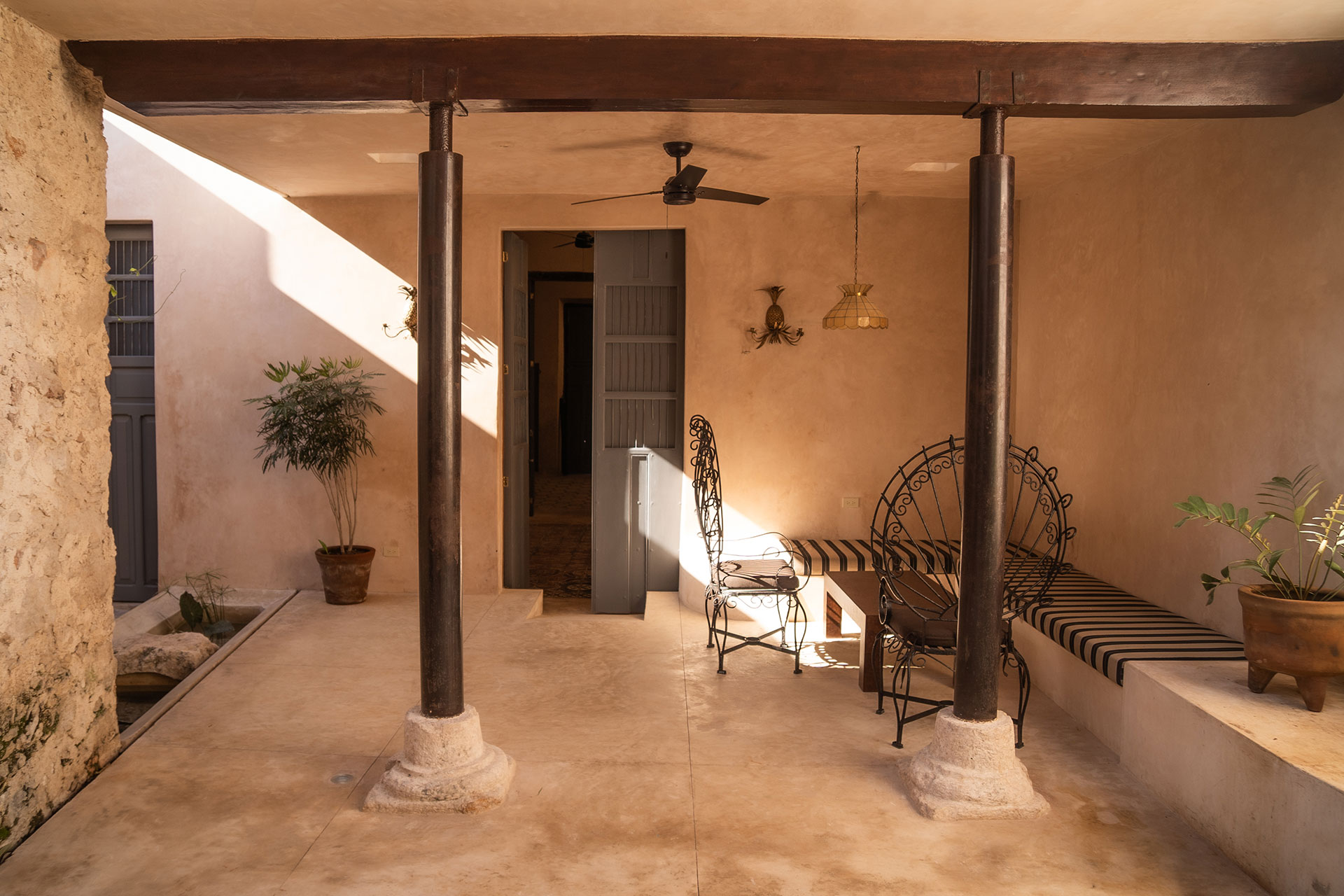 agua-en-flor-by-boutique_townhouse_merida-mexico_exterior-terrace.jpg