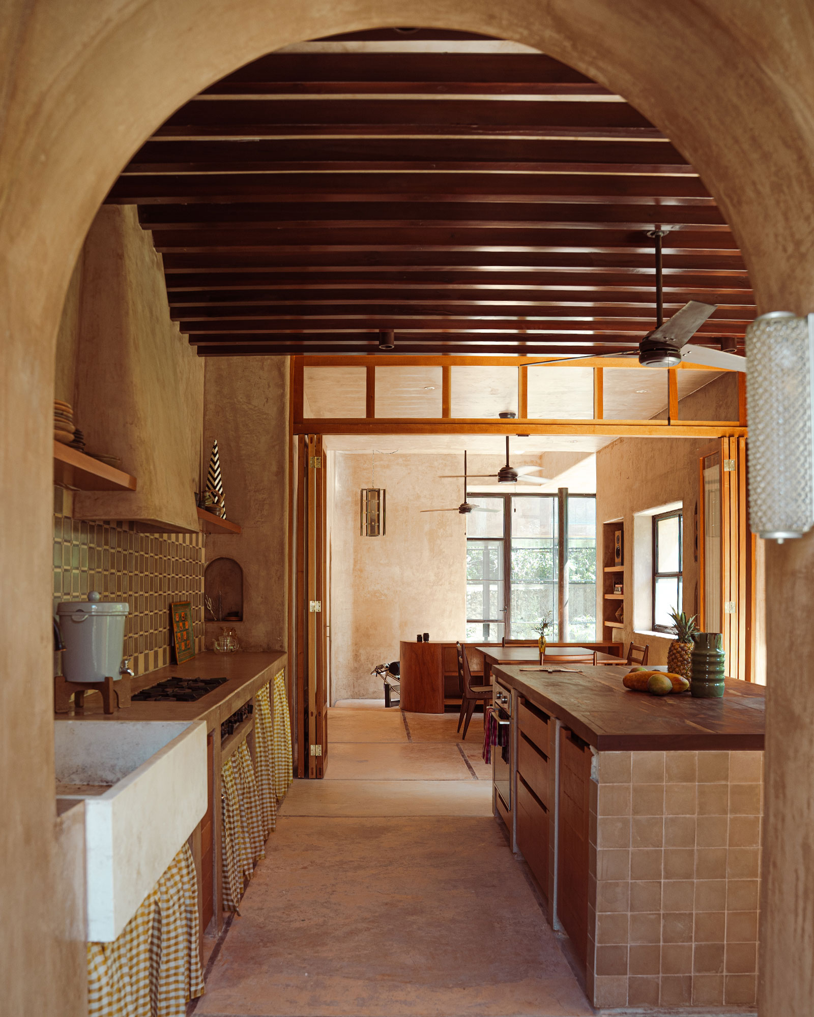 agua-en-flor-by-boutique_townhouse_merida-mexico_interior-arch.jpg