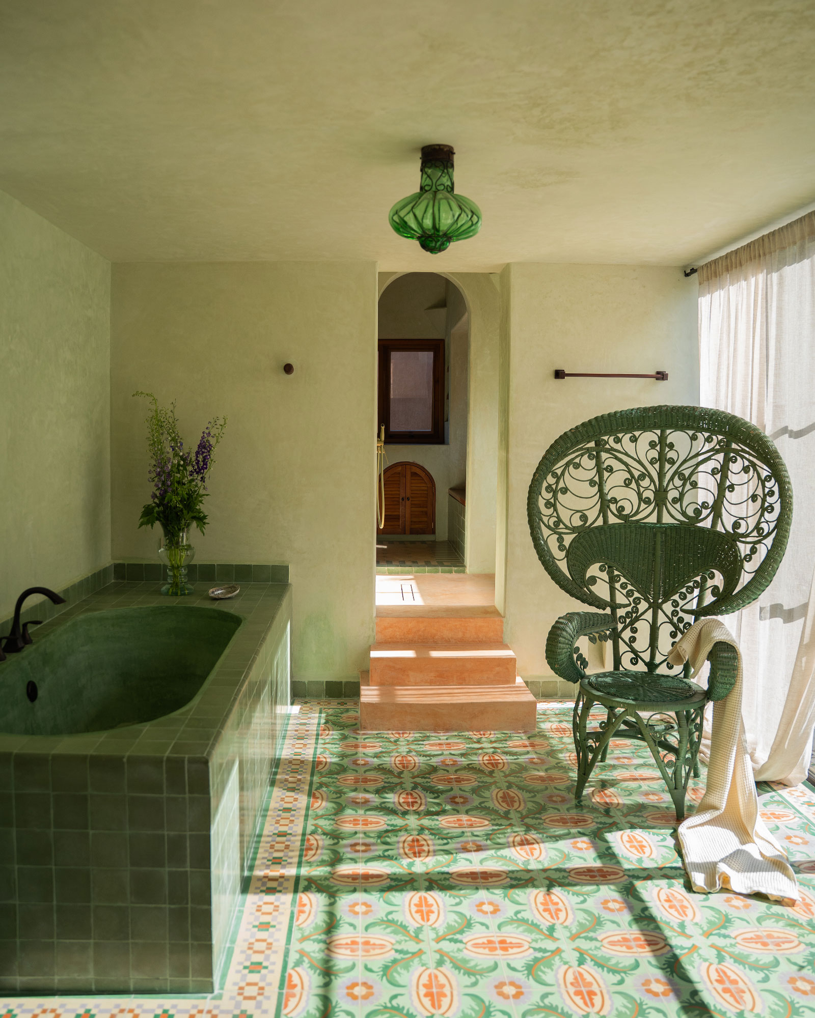agua-en-flor-by-boutique_townhouse_merida-mexico_interior-bath-room-tub.jpg