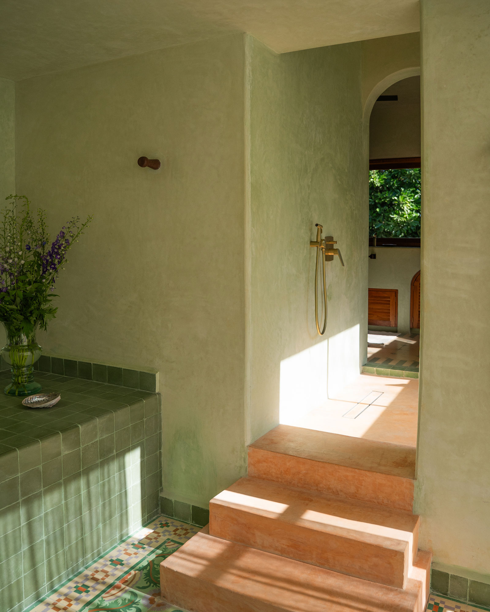 agua-en-flor-by-boutique_townhouse_merida-mexico_interior-bathroom-shower.jpg