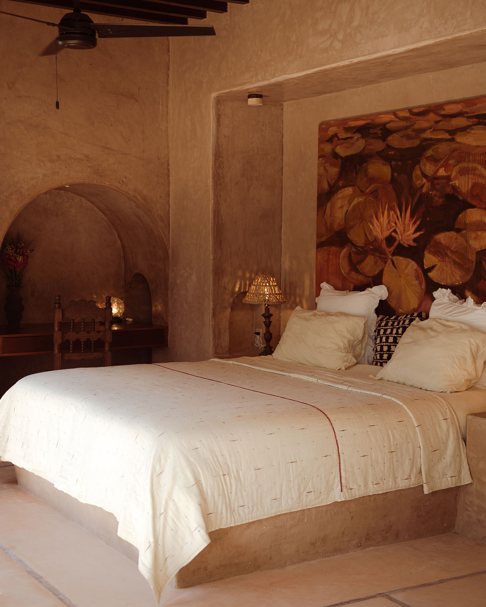 agua-en-flor-by-boutique_townhouse_merida-mexico_interior-bed.jpg