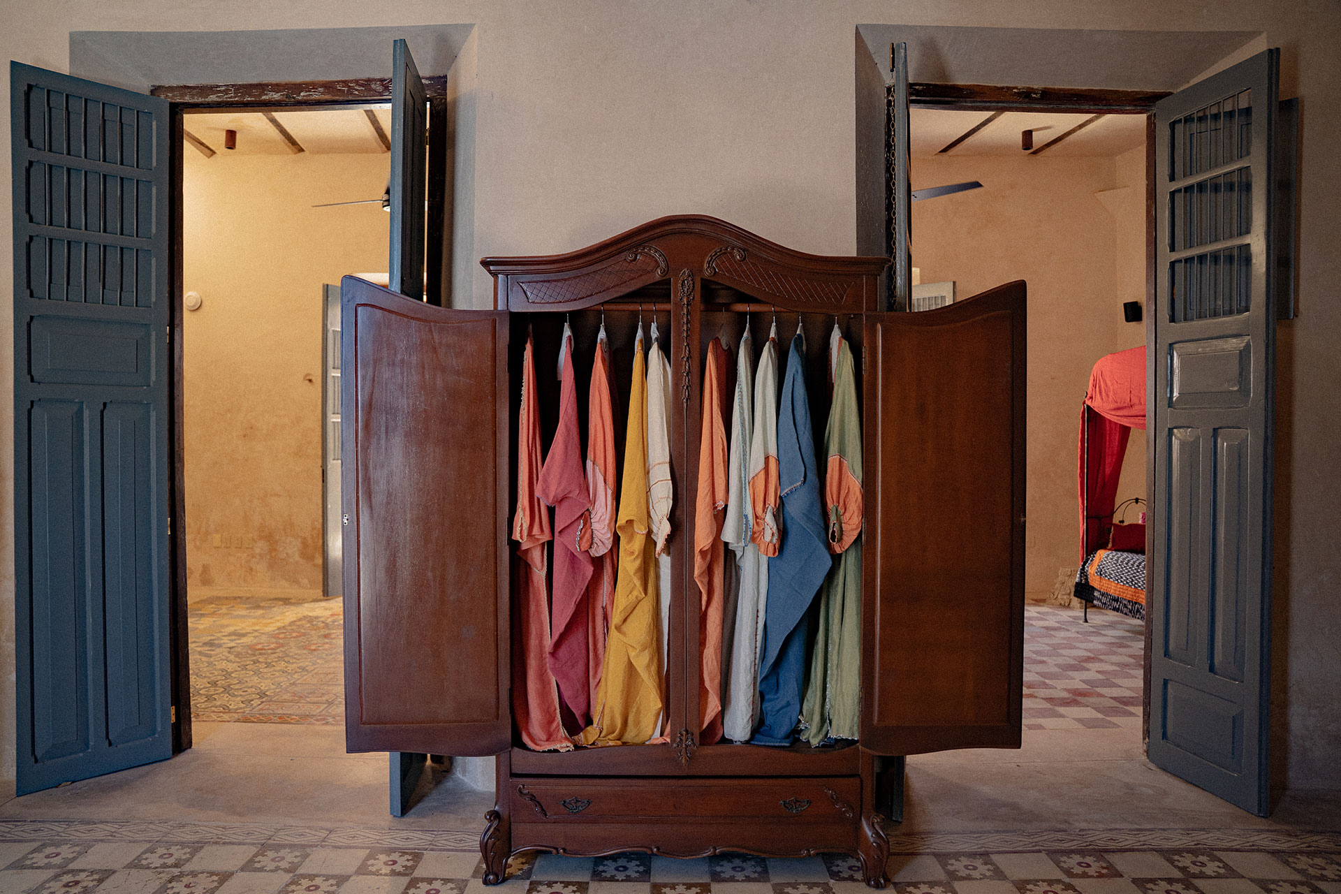 agua-en-flor-by-boutique_townhouse_merida-mexico_interior-clothes.jpg