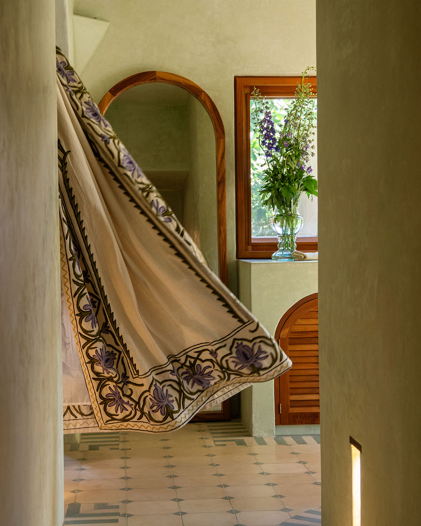 agua-en-flor-by-boutique_townhouse_merida-mexico_interior-courtain.jpg