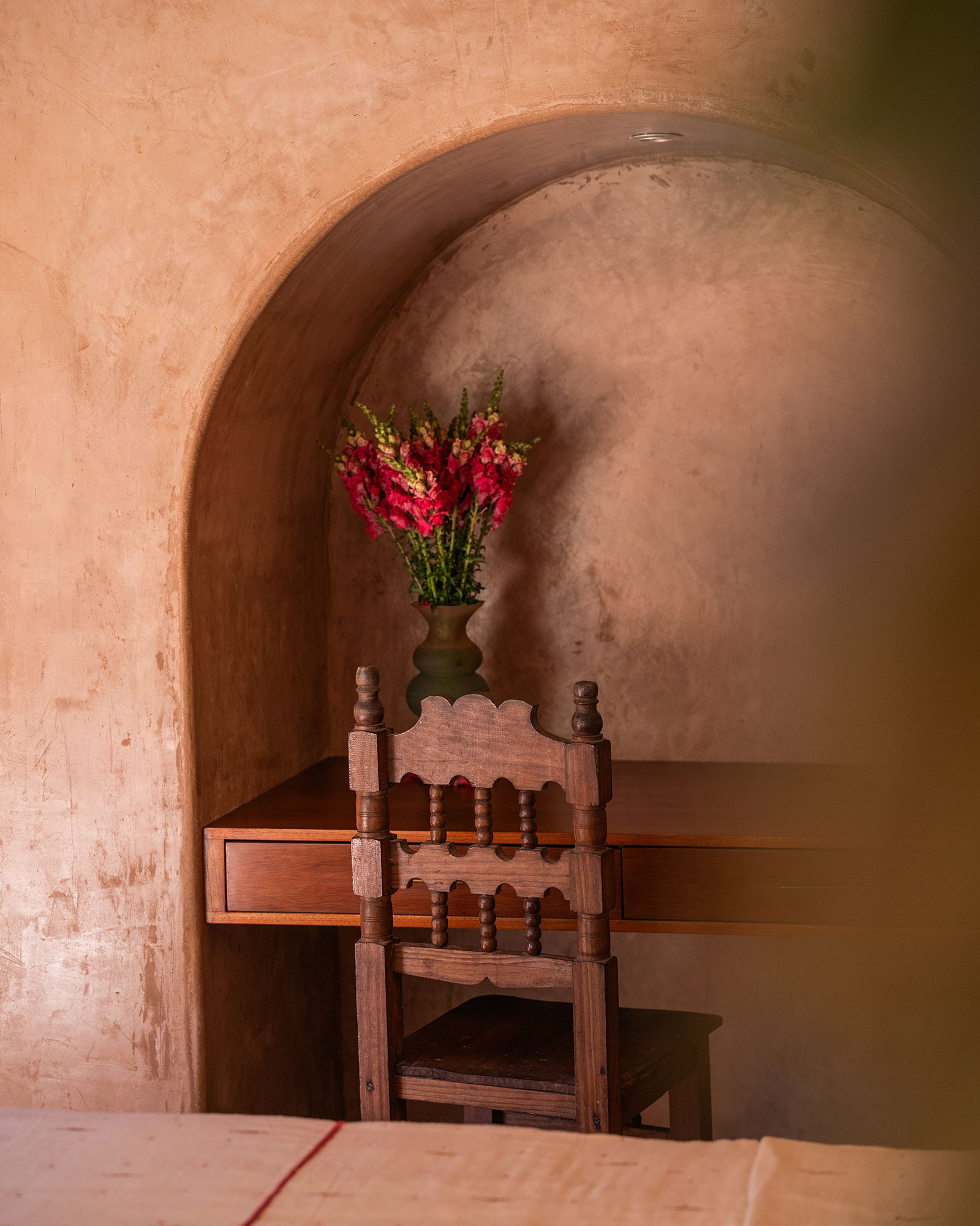 agua-en-flor-by-boutique_townhouse_merida-mexico_interior-desk-detail.jpg