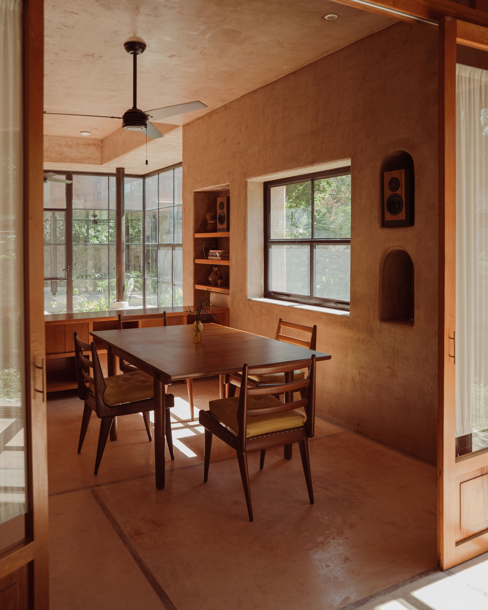 agua-en-flor-by-boutique_townhouse_merida-mexico_interior-dining.jpg