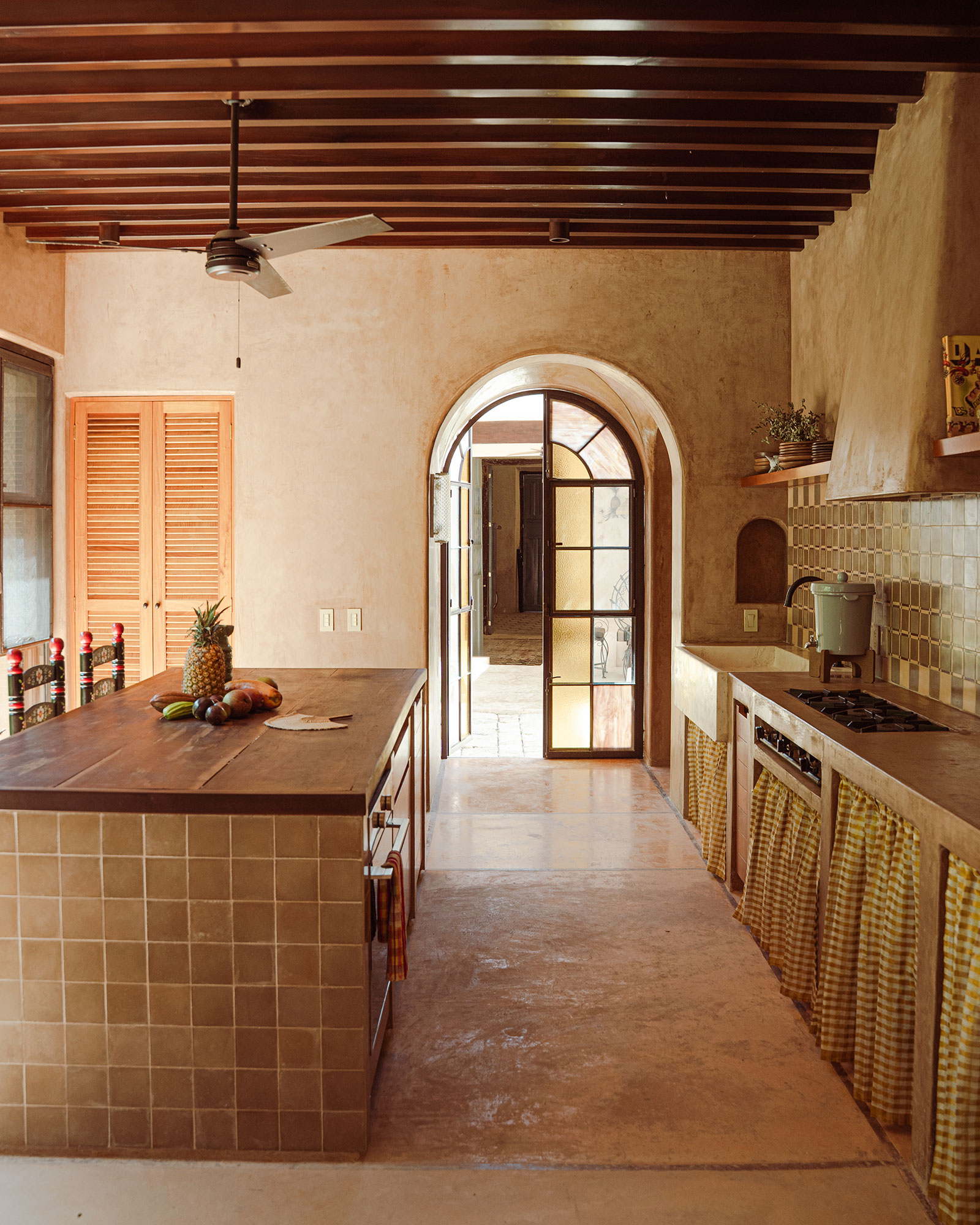 agua-en-flor-by-boutique_townhouse_merida-mexico_interior-kitchen-room.jpg