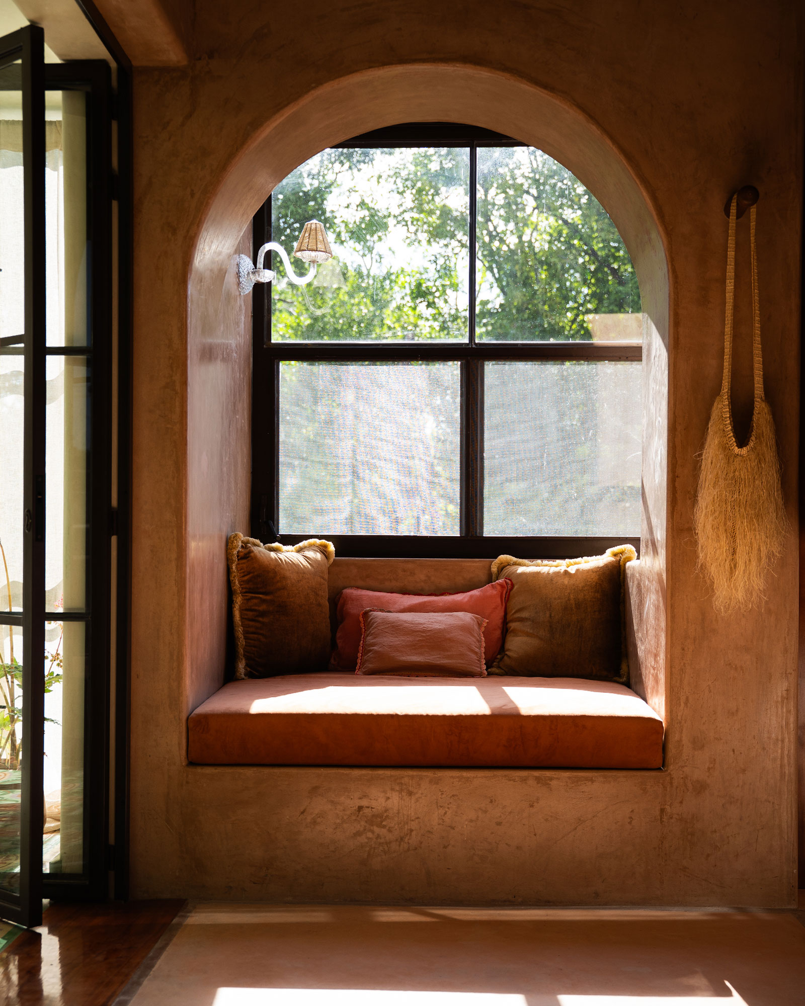agua-en-flor-by-boutique_townhouse_merida-mexico_interior-reading-space.jpg