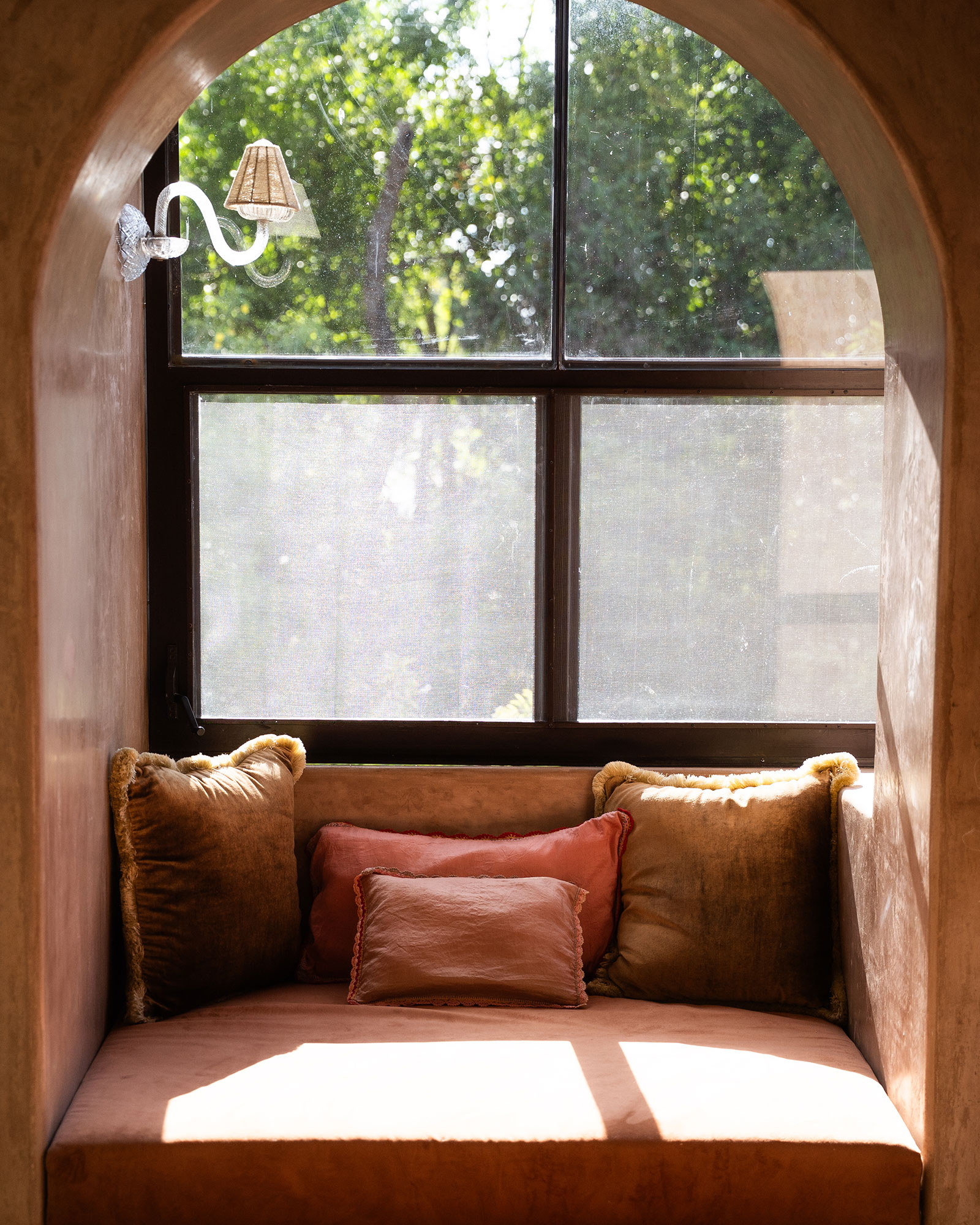 agua-en-flor-by-boutique_townhouse_merida-mexico_interior-window.jpg