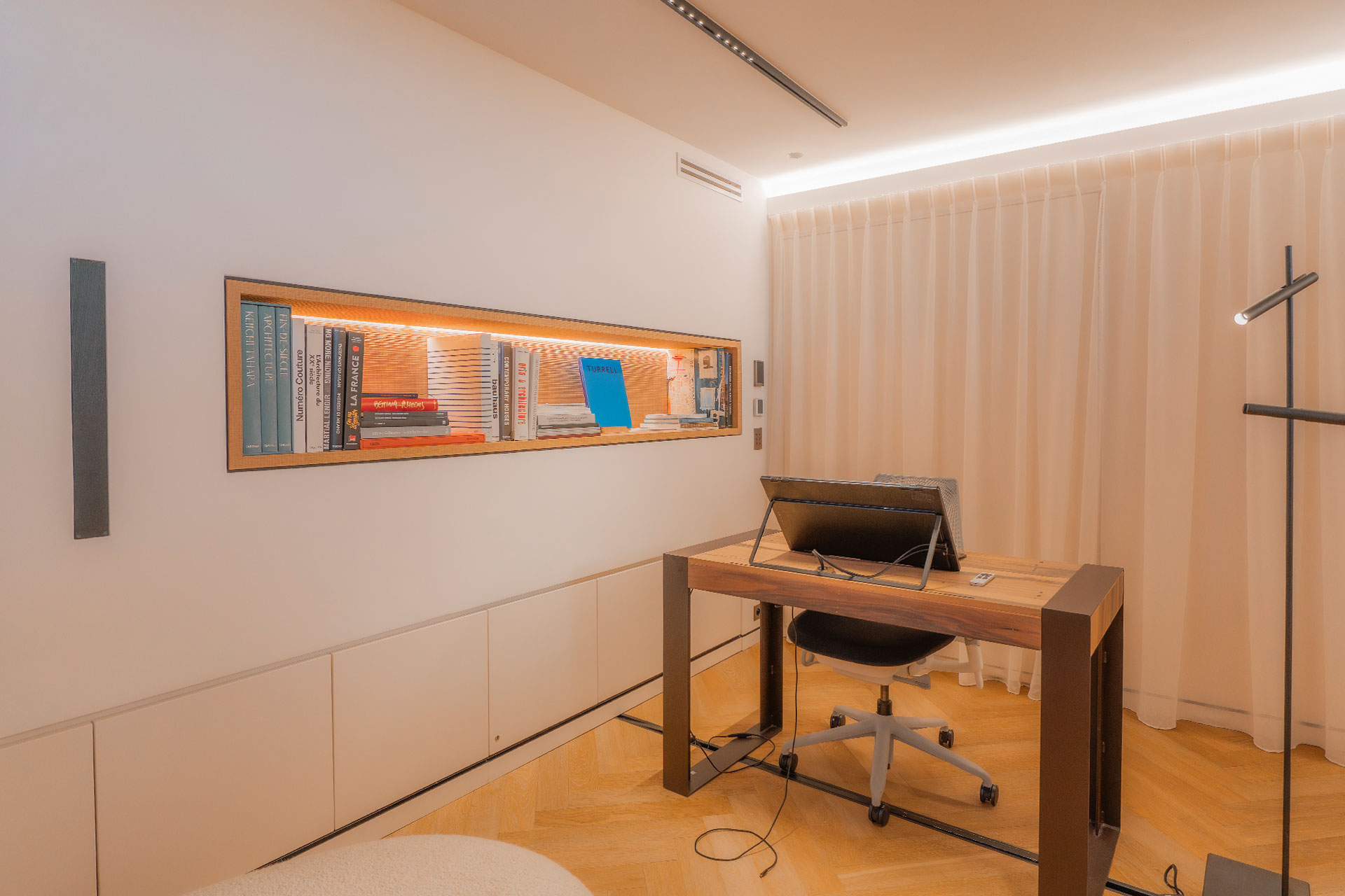 the-atelier-residence_apartment_paris-france_interior-desk.jpg