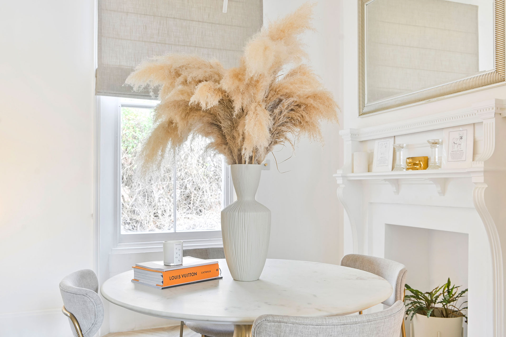 chelsea-town-house_townhouse_england-uk_interior-table-detail.jpg