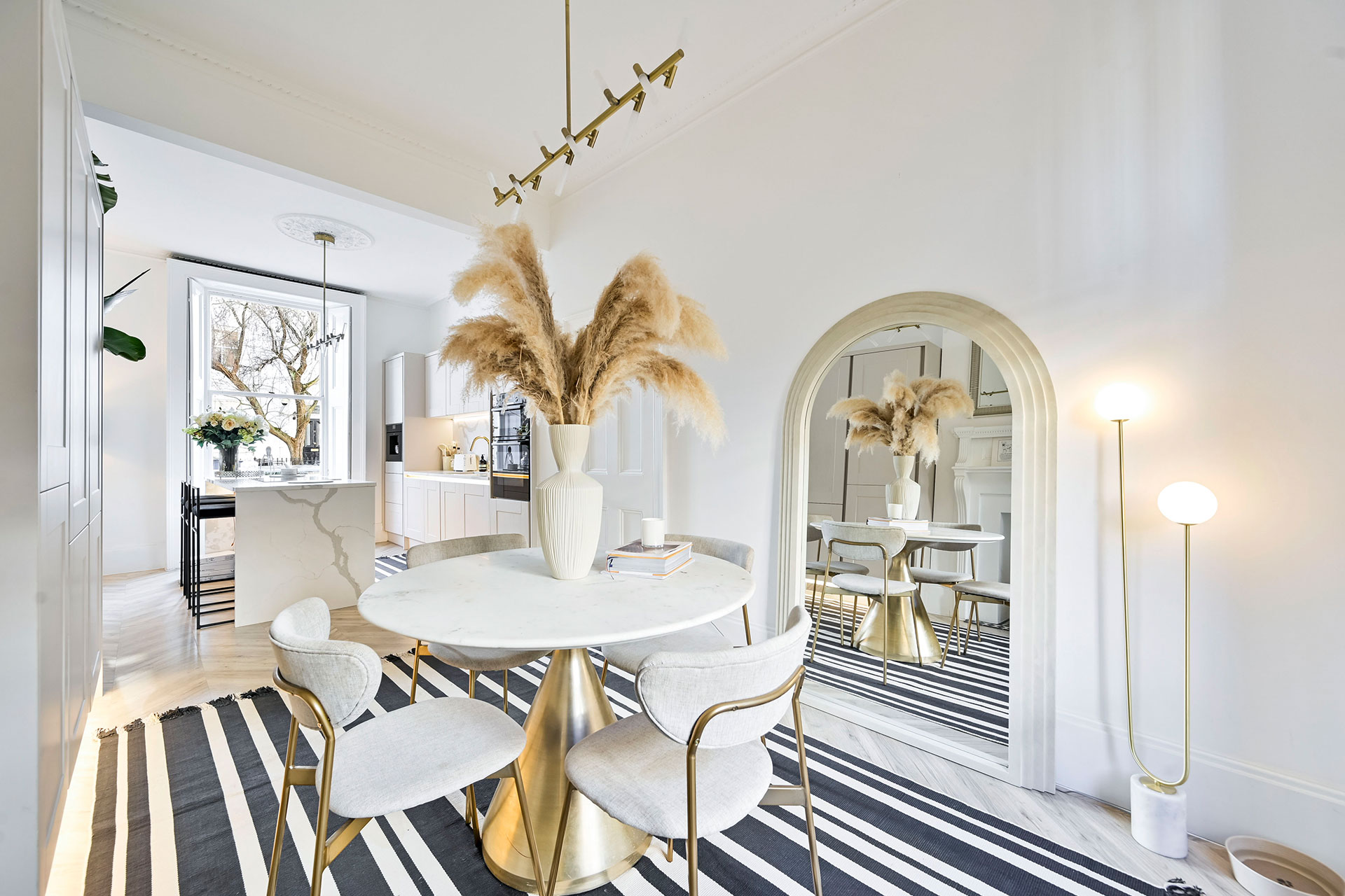 chelsea-town-house_townhouse_england-uk_interior-table-mirror.jpg