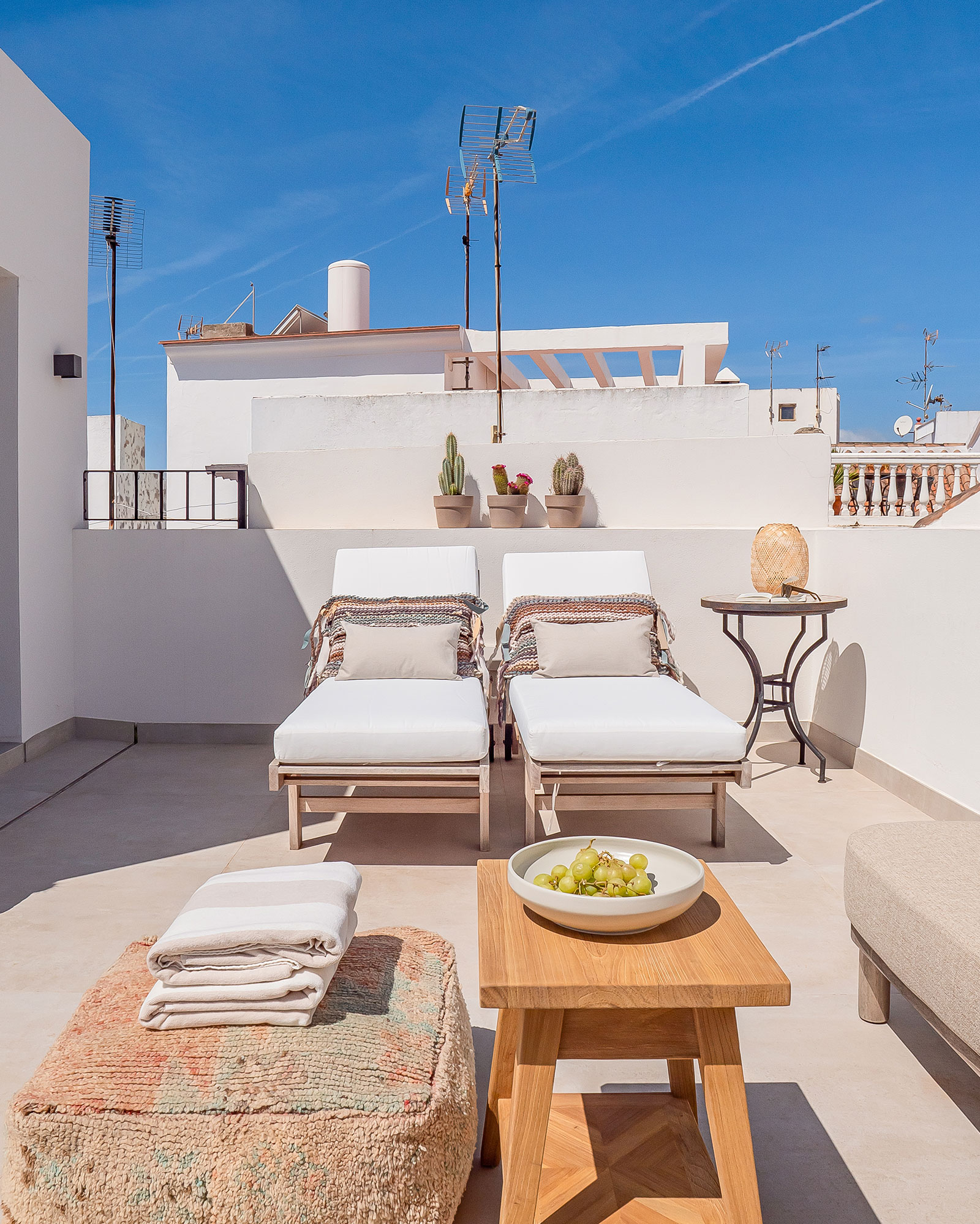 casa-luna-de-miel_townhouse_andalucia-spain_exterior-balcony.jpg
