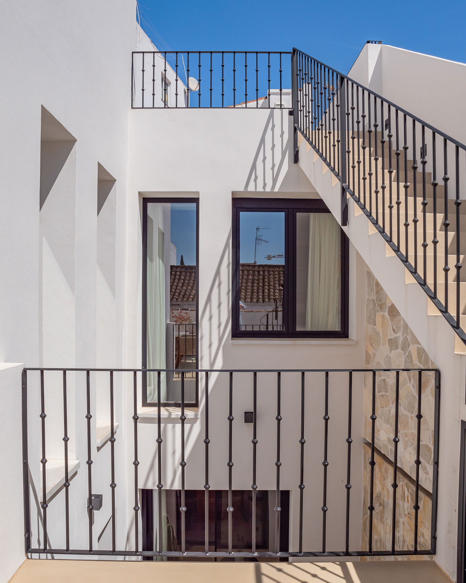 casa-luna-de-miel_townhouse_andalucia-spain_exterior-facade-detail.jpg