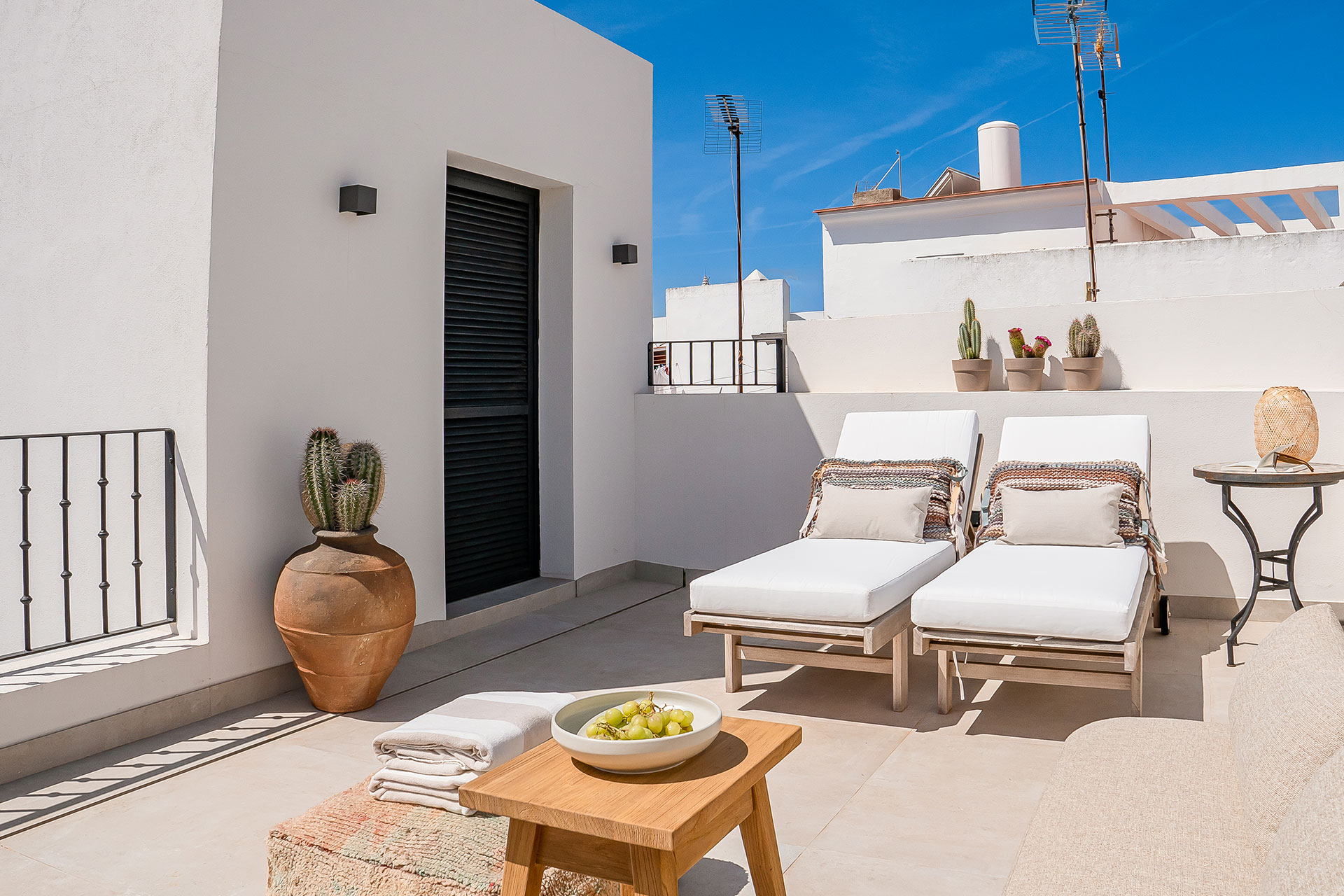 casa-luna-de-miel_townhouse_andalucia-spain_exterior-seating.jpg