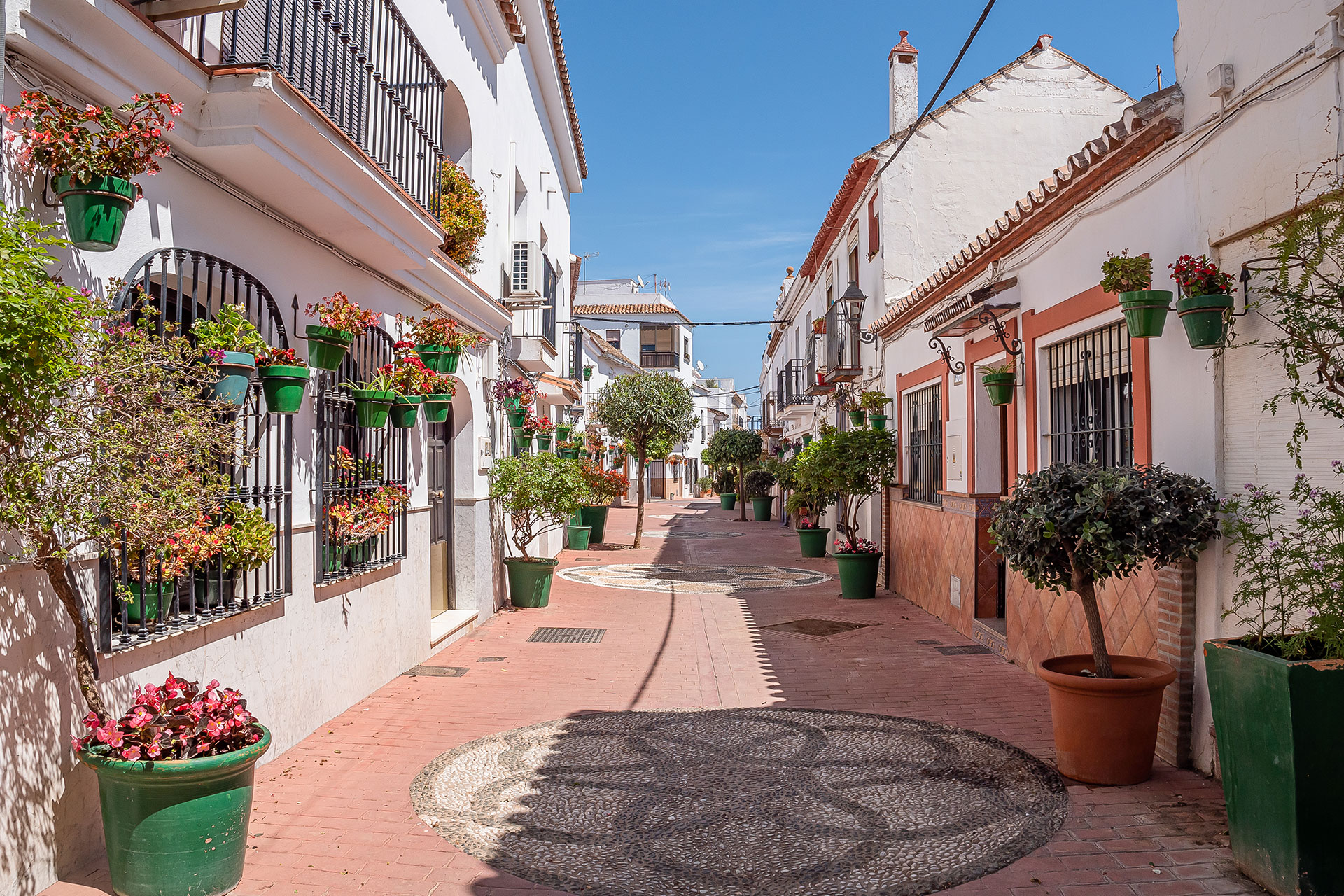 casa-luna-de-miel_townhouse_andalucia-spain_exterior-street.jpg
