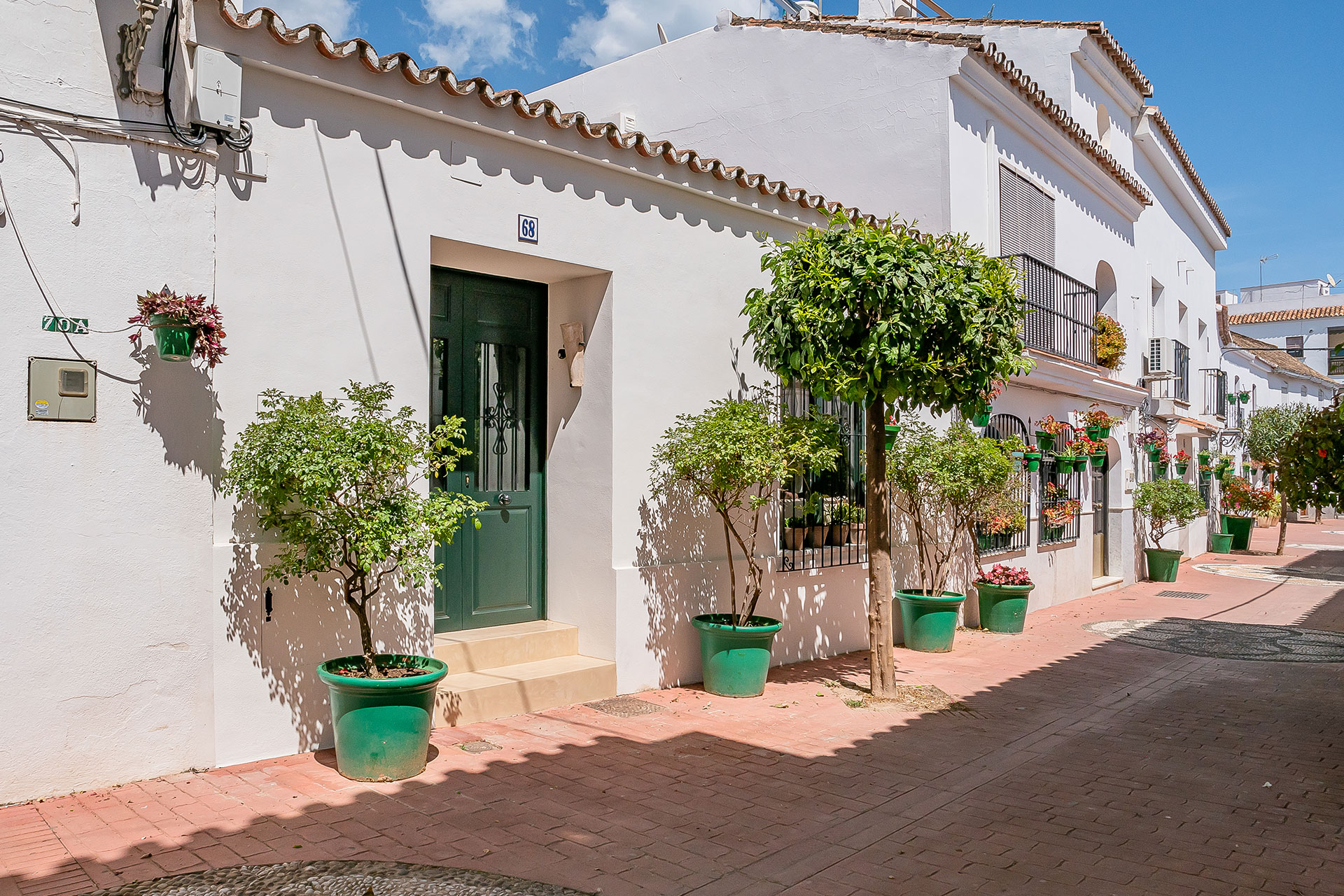 casa-luna-de-miel_townhouse_andalucia-spain_exterior-street-entrance.jpg