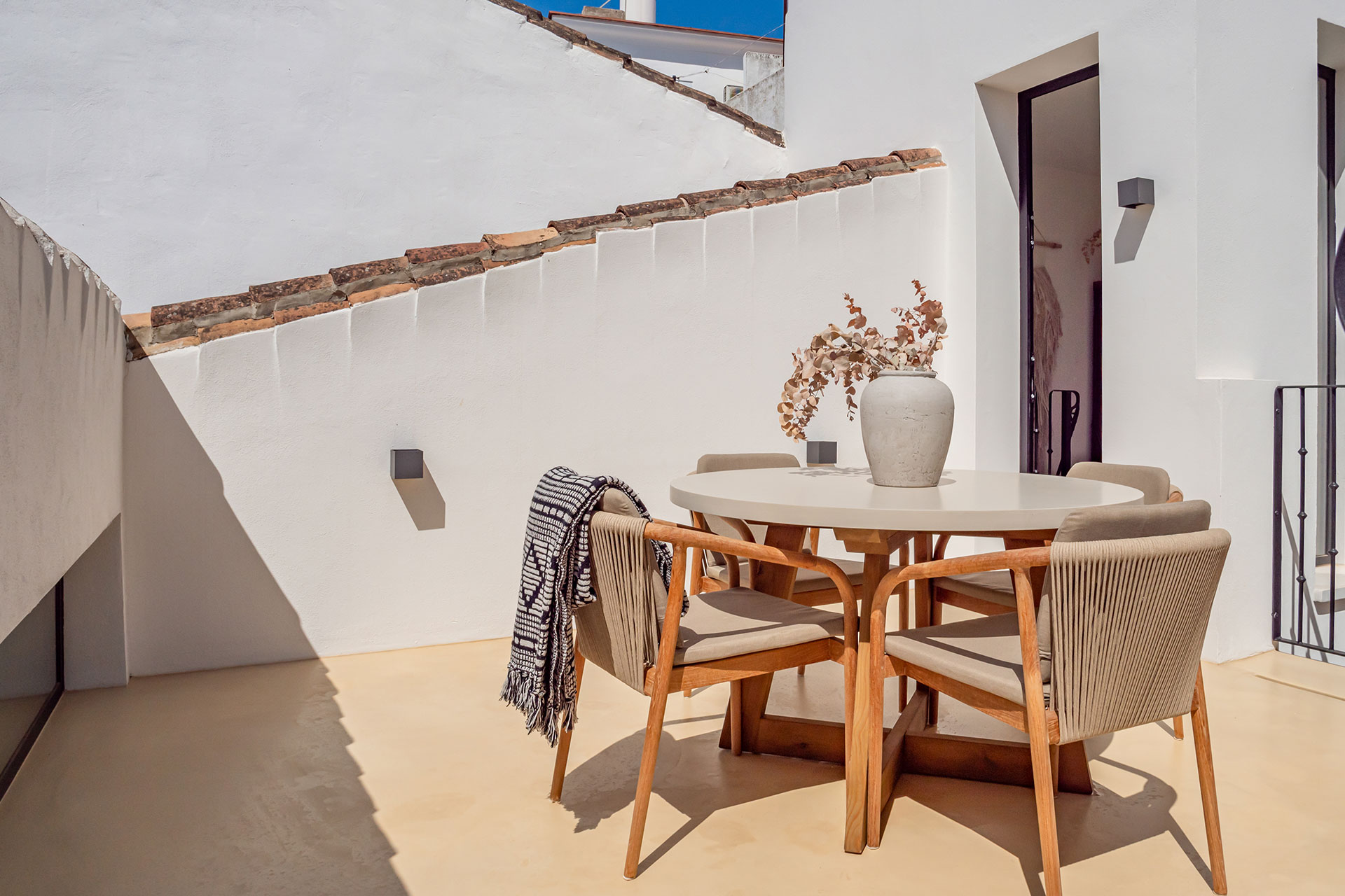 casa-luna-de-miel_townhouse_andalucia-spain_exterior-table.jpg