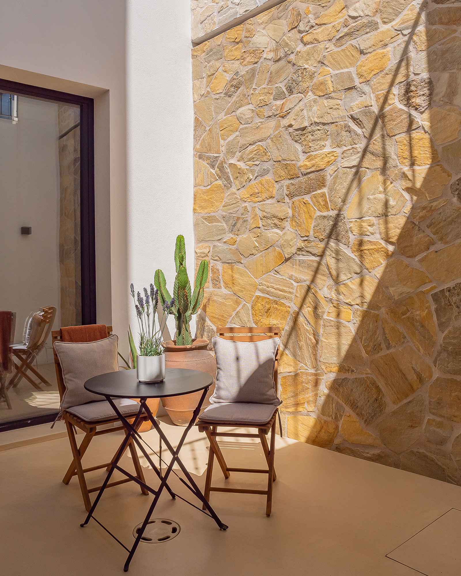 casa-luna-de-miel_townhouse_andalucia-spain_exterior-table-for-two.jpg