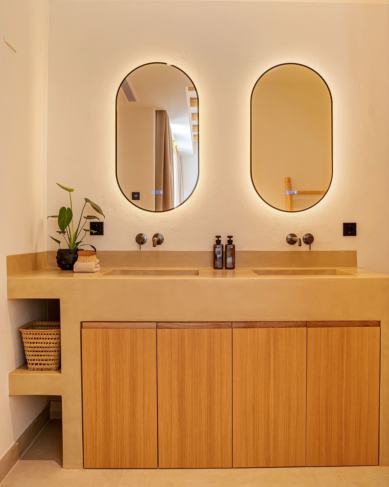 casa-luna-de-miel_townhouse_andalucia-spain_interior-bathroom-mirror.jpg