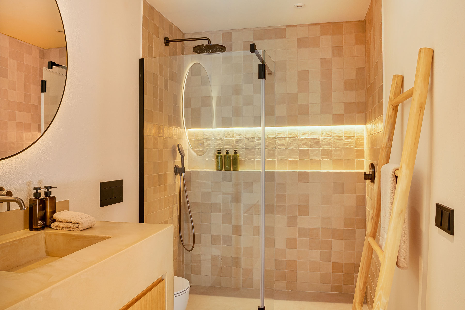 casa-luna-de-miel_townhouse_andalucia-spain_interior-bathroom-shower.jpg