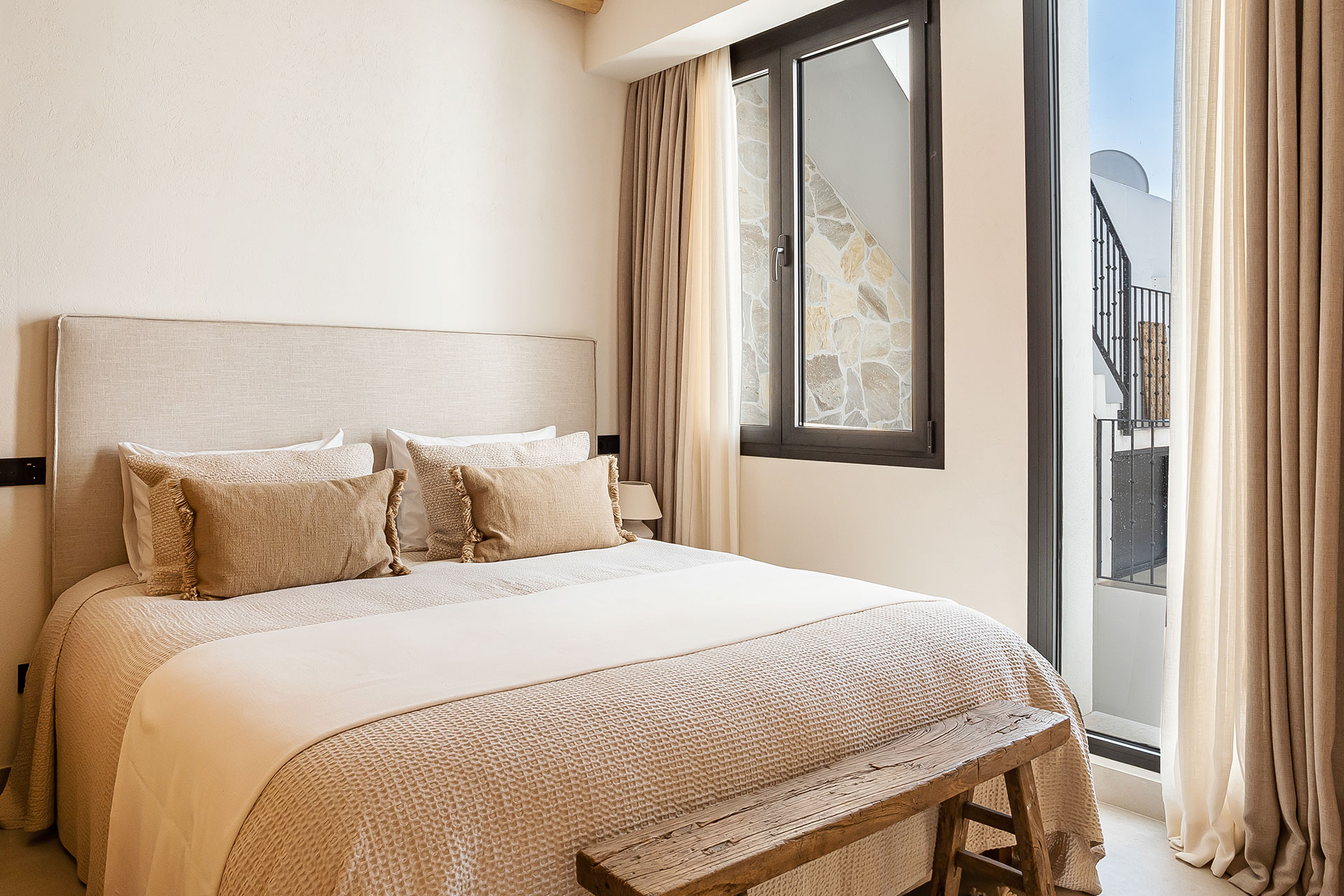 casa-luna-de-miel_townhouse_andalucia-spain_interior-bedroom.jpg