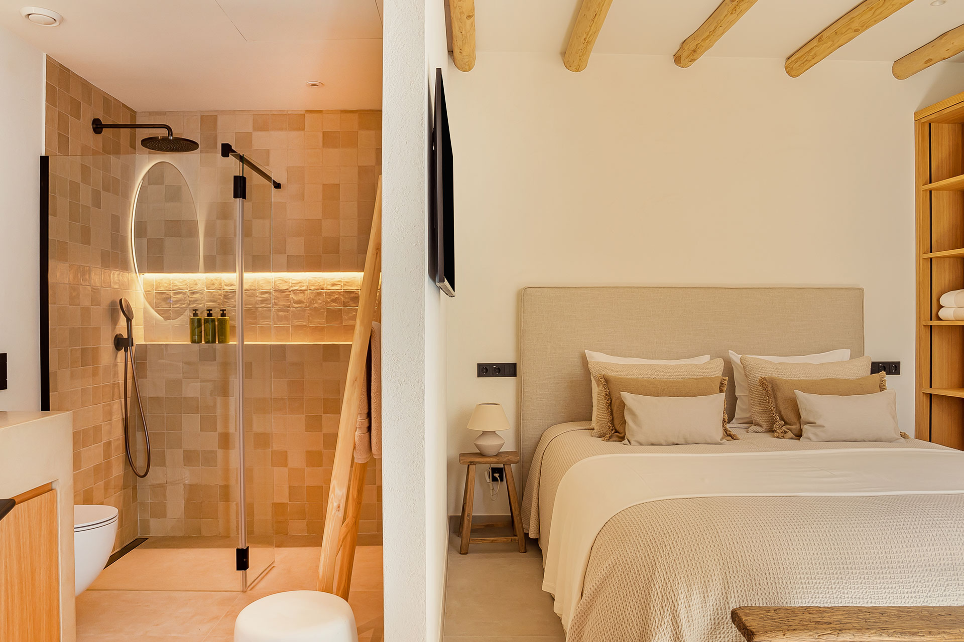 casa-luna-de-miel_townhouse_andalucia-spain_interior-bedroom-bathroom.jpg