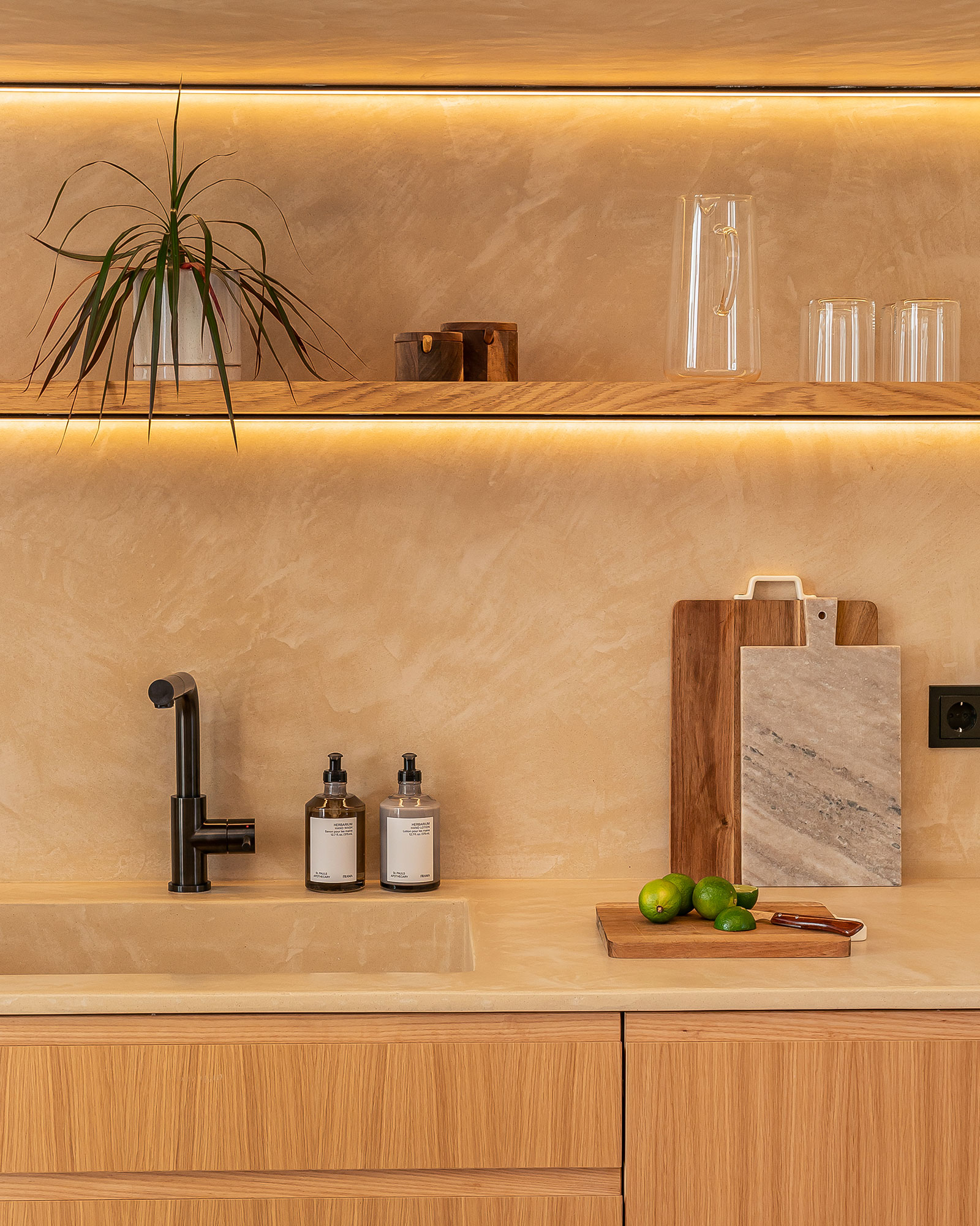 casa-luna-de-miel_townhouse_andalucia-spain_interior-kitchen-detail.jpg