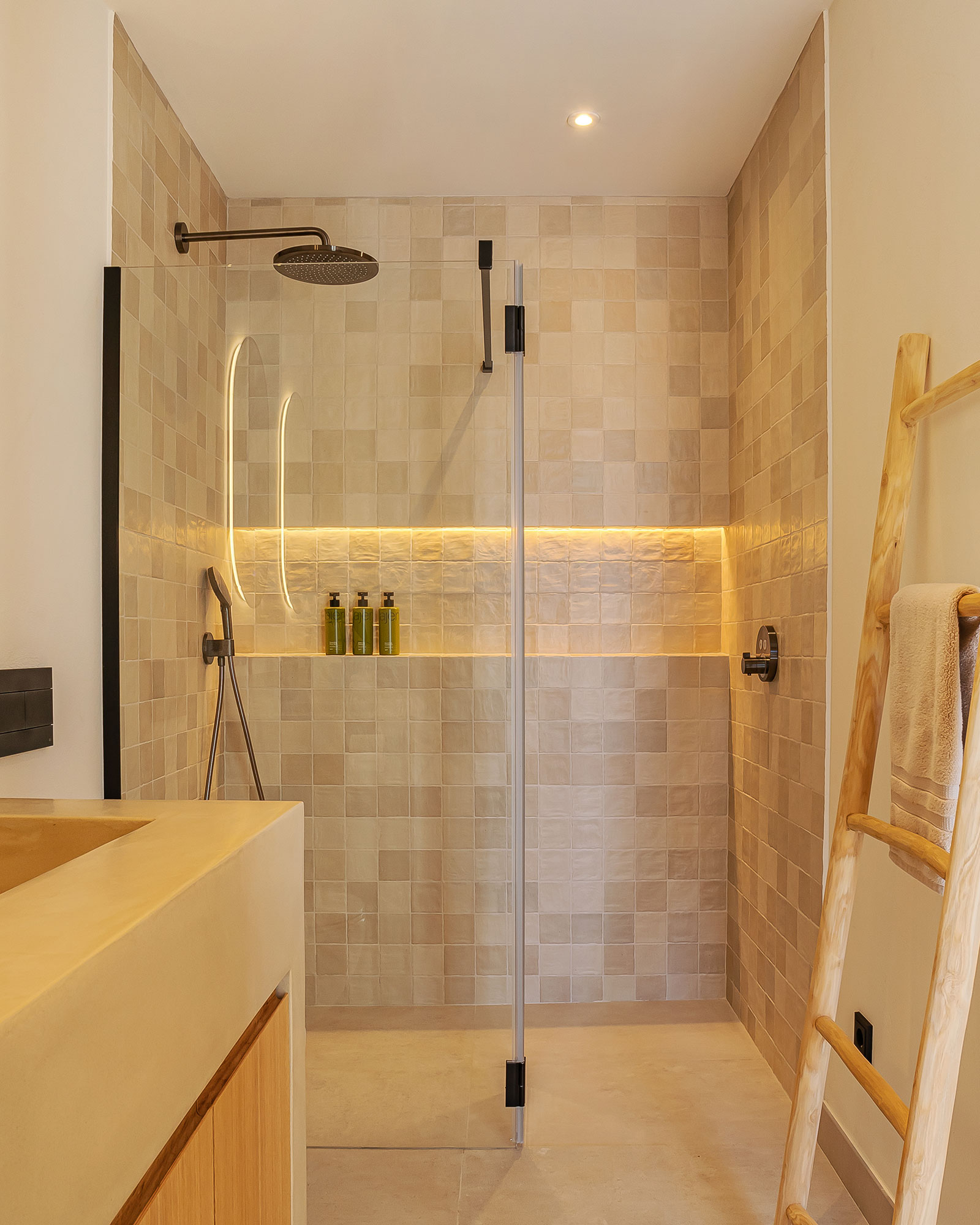 casa-luna-de-miel_townhouse_andalucia-spain_interior-shower.jpg