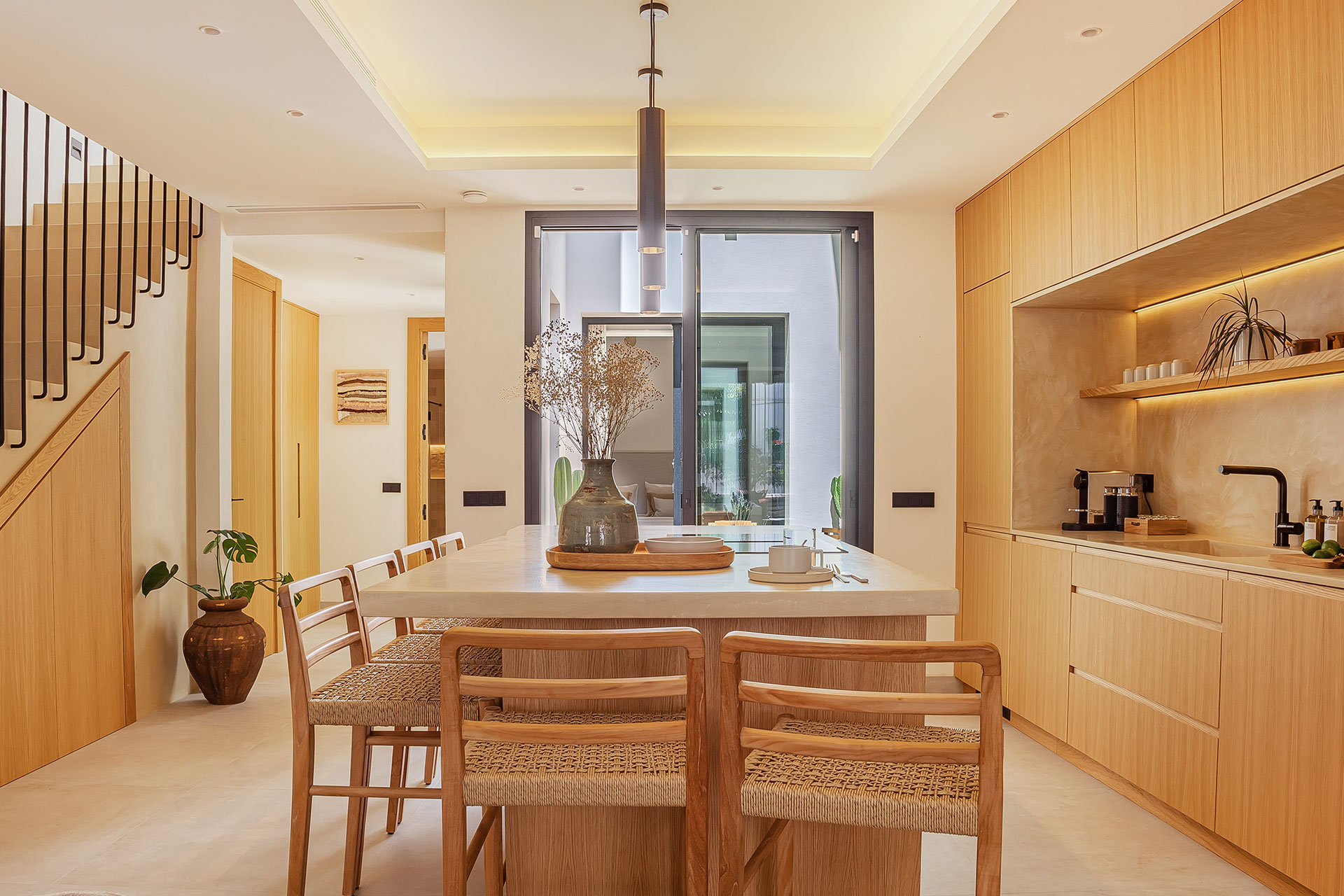 casa-luna-de-miel_townhouse_andalucia-spain_interior-table-kitchen.jpg
