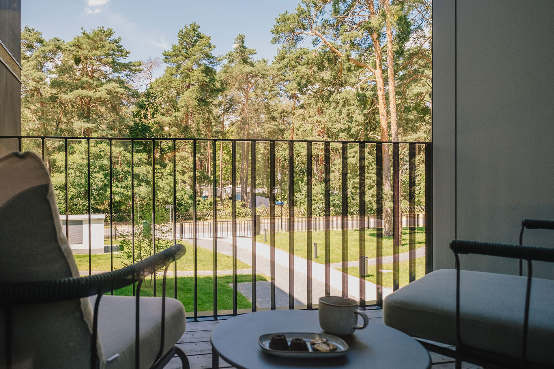 the-chipp-lakeside-design-apartment_apartment_Brandenburg-germany_exterior-balcony.jpg