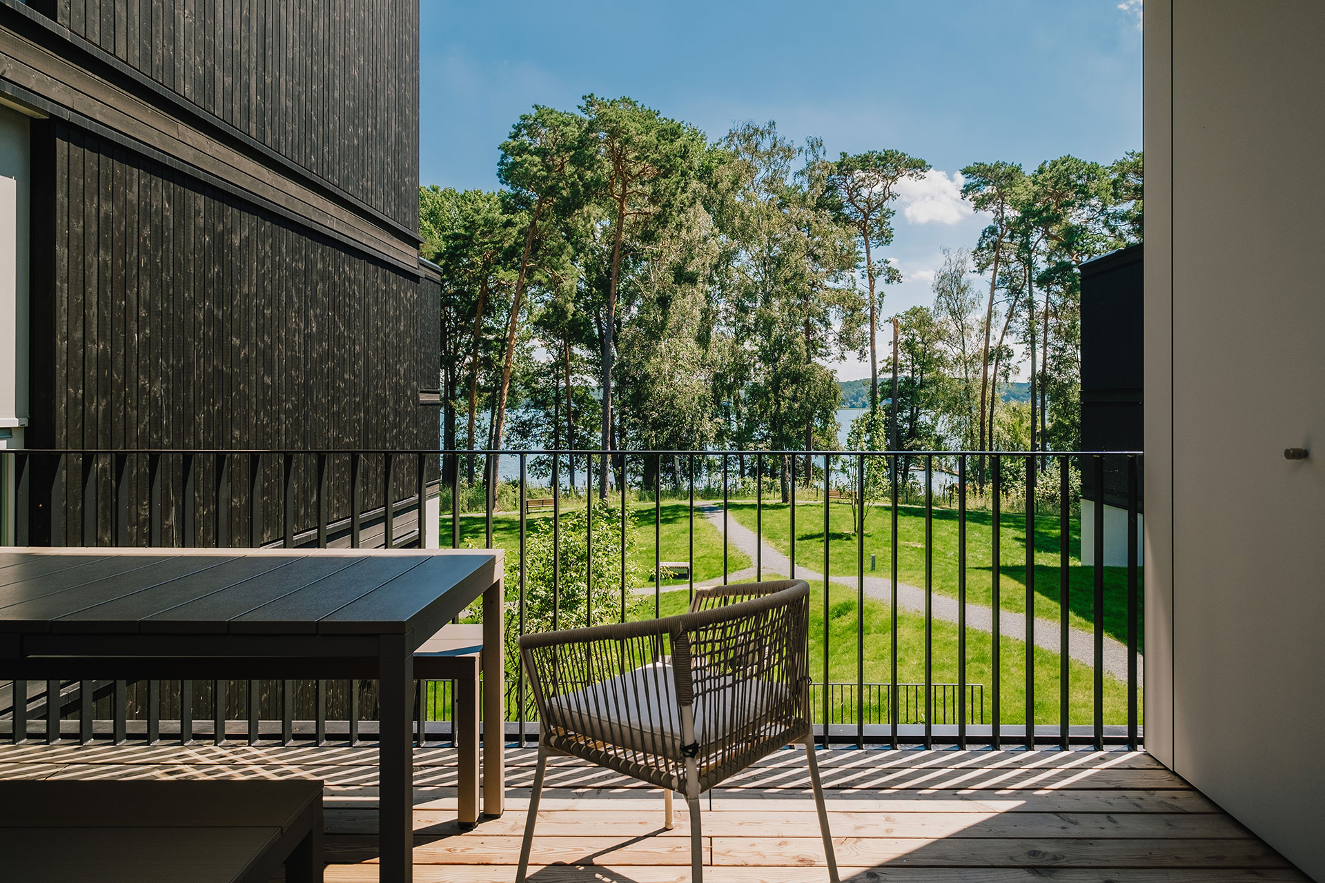 the-chipp-lakeside-design-apartment_apartment_Brandenburg-germany_exterior-view.jpg