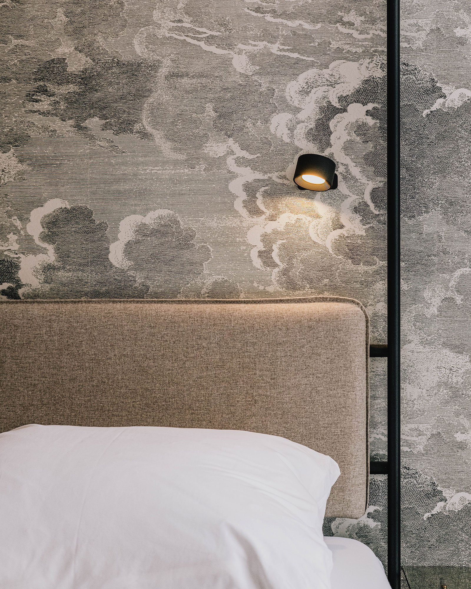 the-chipp-lakeside-design-apartment_apartment_Brandenburg-germany_interior-bed.jpg