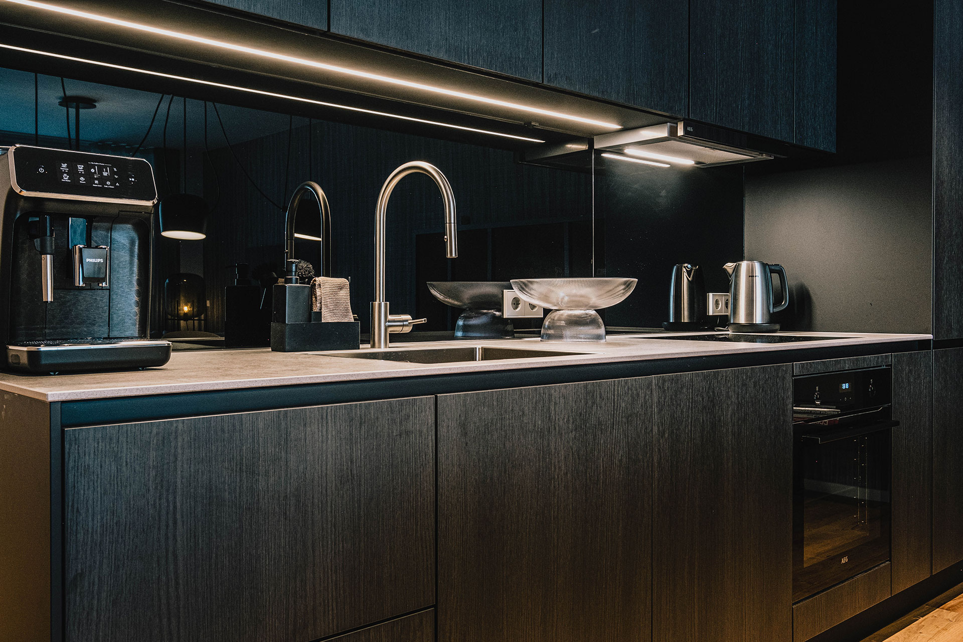 the-chipp-lakeside-design-apartment_apartment_Brandenburg-germany_interior-kitchen.jpg