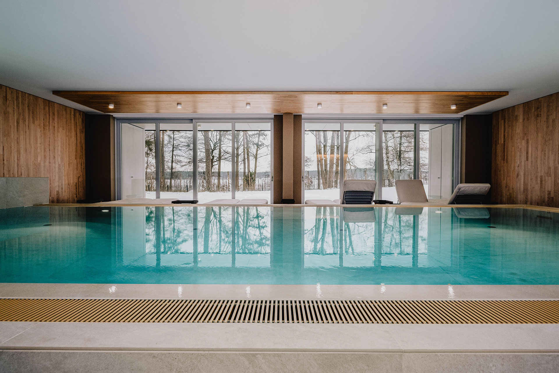 the-chipp-lakeside-design-apartment_apartment_Brandenburg-germany_interior-pool.jpg