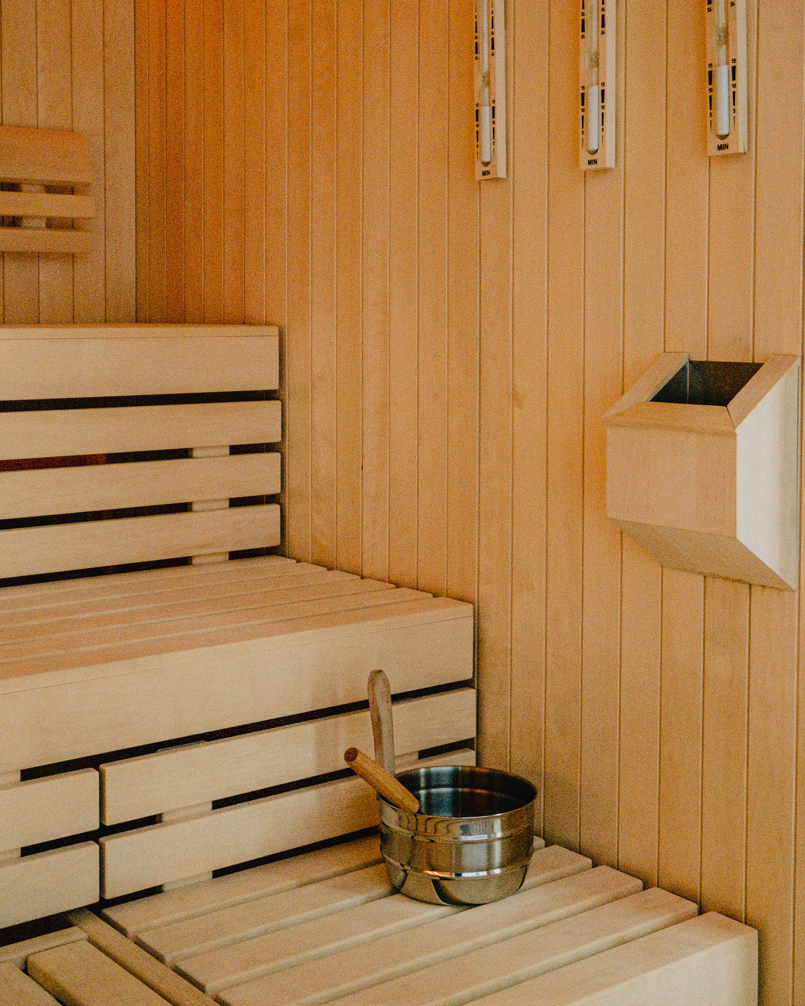 the-chipp-lakeside-design-apartment_apartment_Brandenburg-germany_interior-sauna.jpg